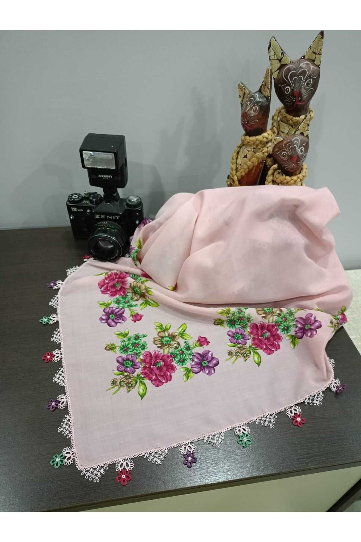 İyisini İstersen KENARLARI EL YAPIMI TEK MEKİK VE İĞNE OYALI PUDRA PEMBE RENKTE YAZMA BAŞÖRTÜ