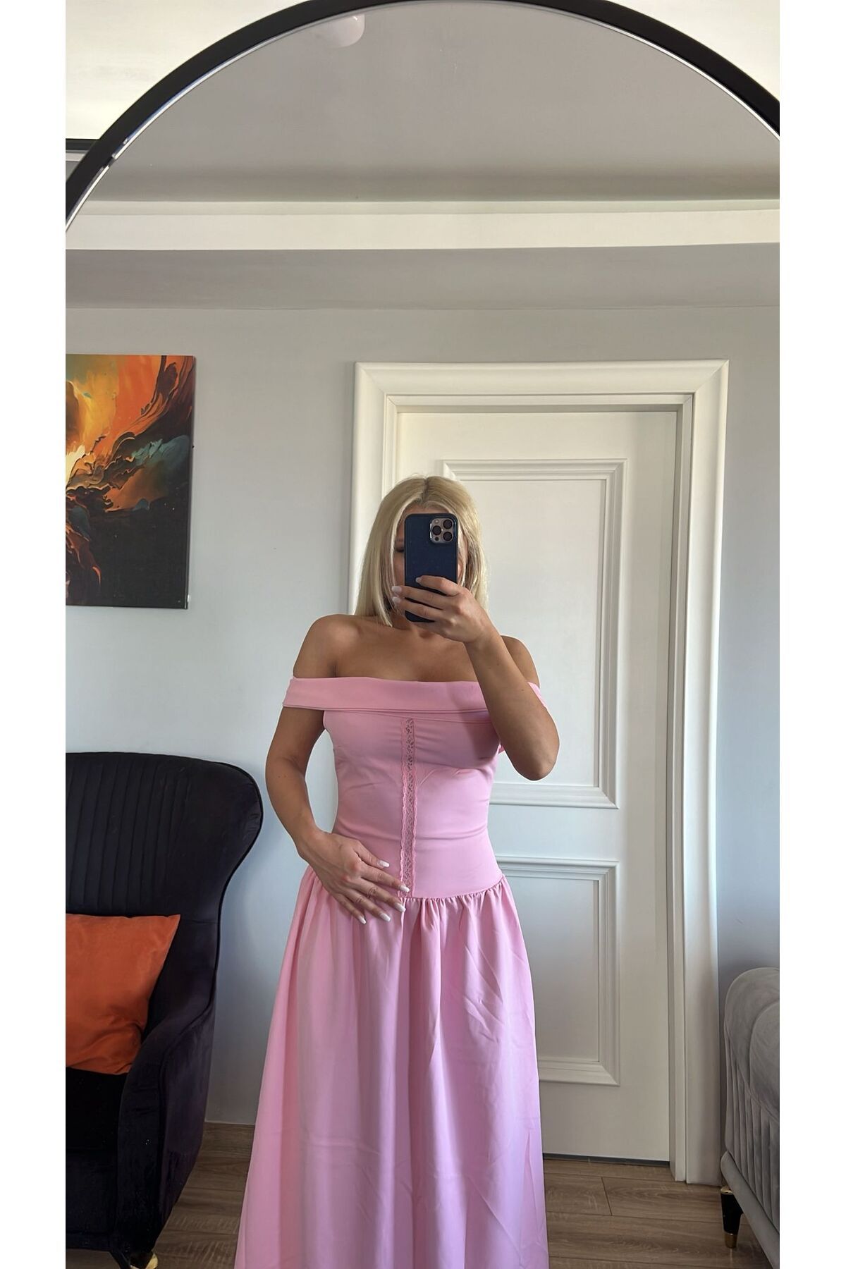 GÜLCAN GÜN Madonna Yaka Ortası Dantelli Bel Büzgülü Pembe Elbise