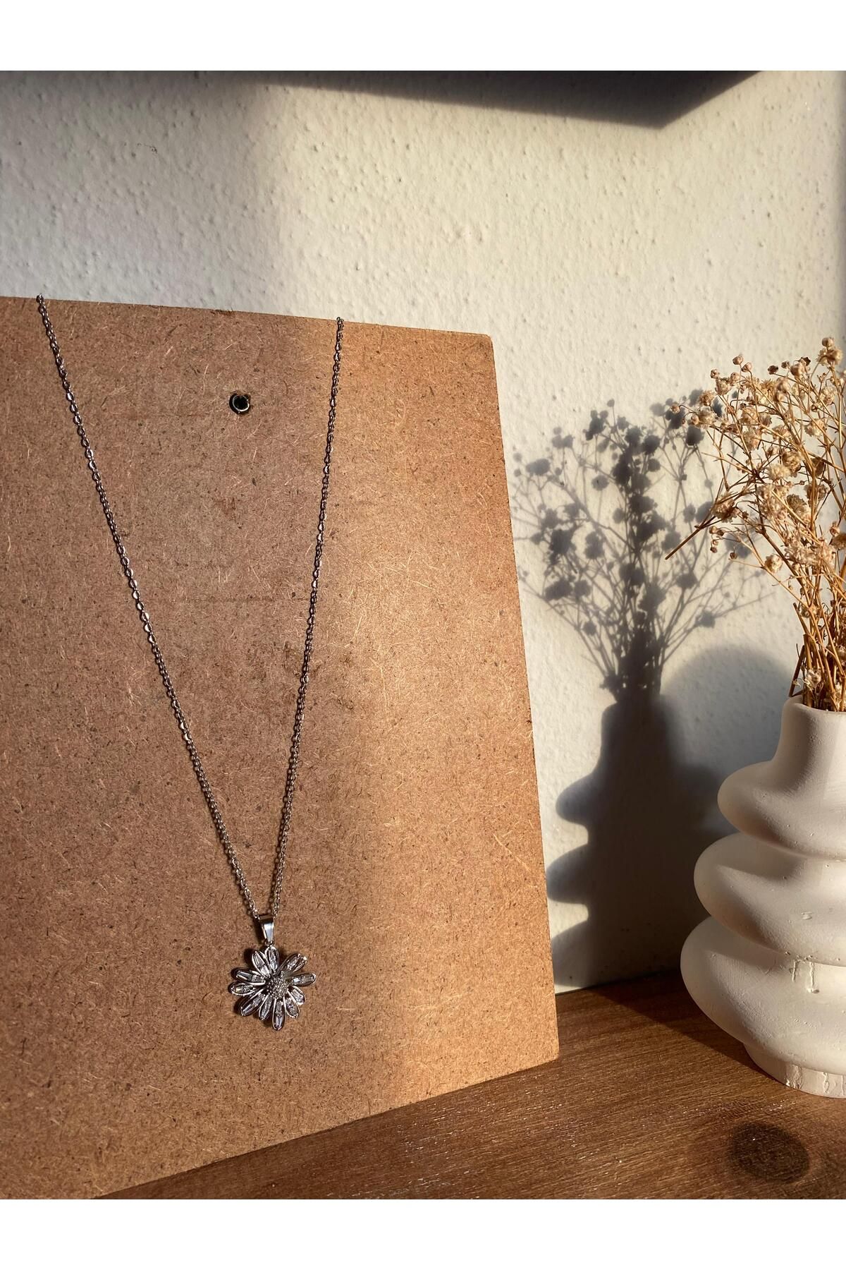 Bellamy Jewelry Kristal Detay Papatya Kolye - Silver