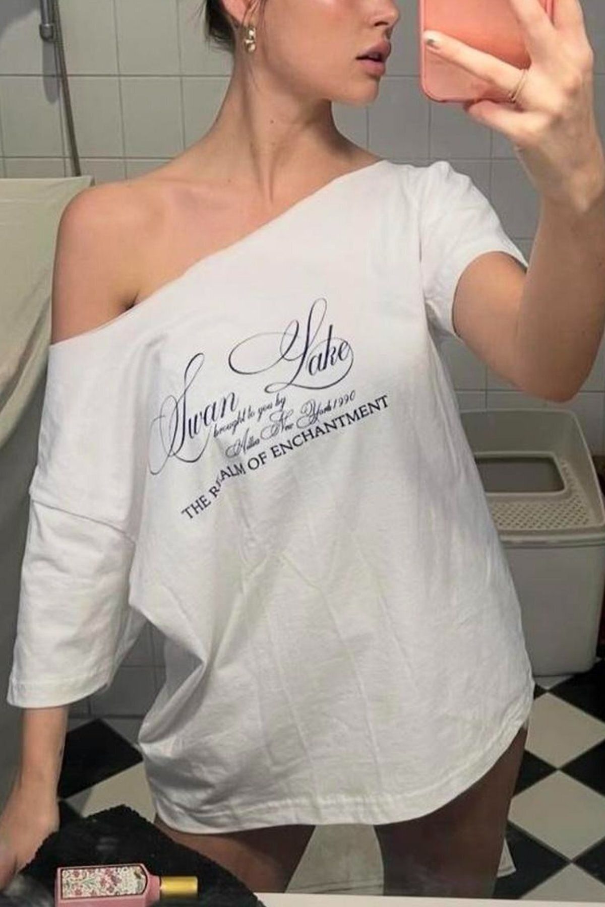 BALİNA Beyaz Swan Lake Salaş Omuz Dekolteli T-shirt Bluz THE SOLO