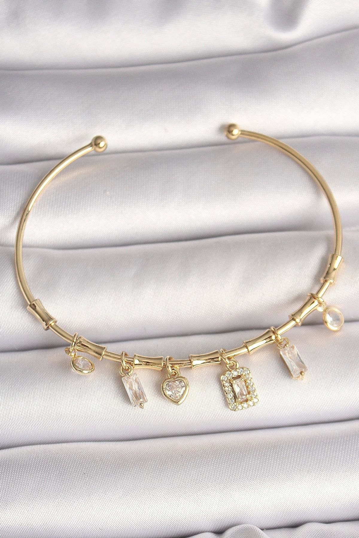 luz&pos Pirinç Gold Renk Sallantı Zirkon Taşlı Kare Figür Kalp Detay Charm Kadın Bileklik