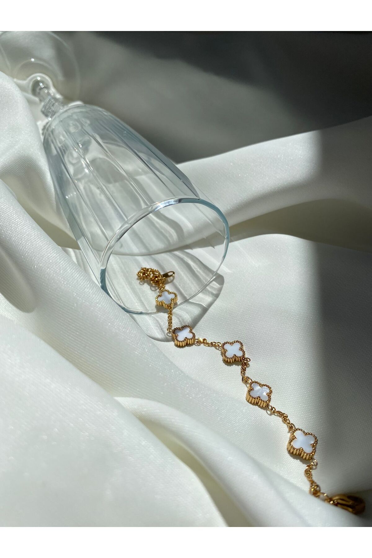 Bellamy Jewelry Beyaz Yonca Bileklik - Gold
