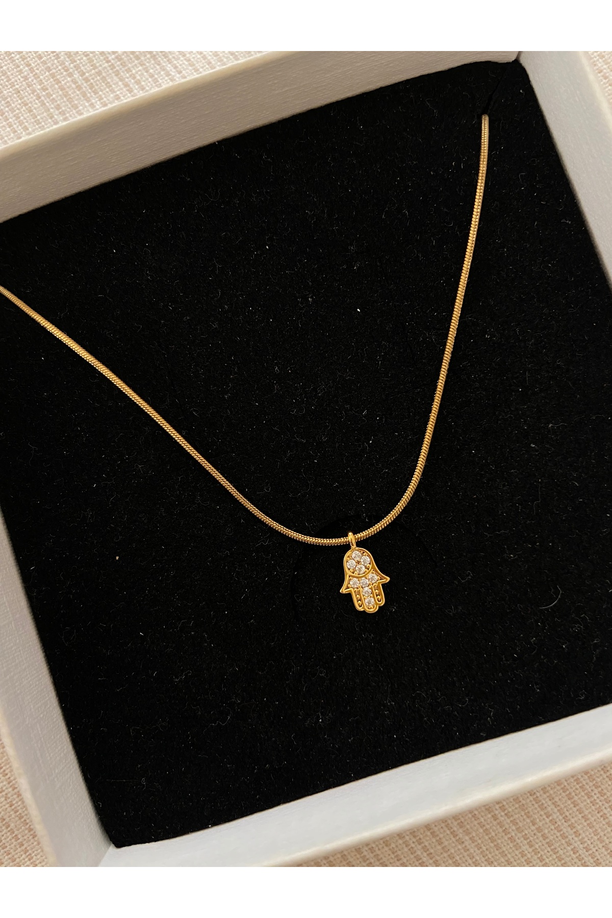 Taşlı Mini Hamsa Charm Paslanmaz Çelik Zincirli Kadın Kolye (45 cm) -Sevgililer Günü Özel - Detay Görseli 3