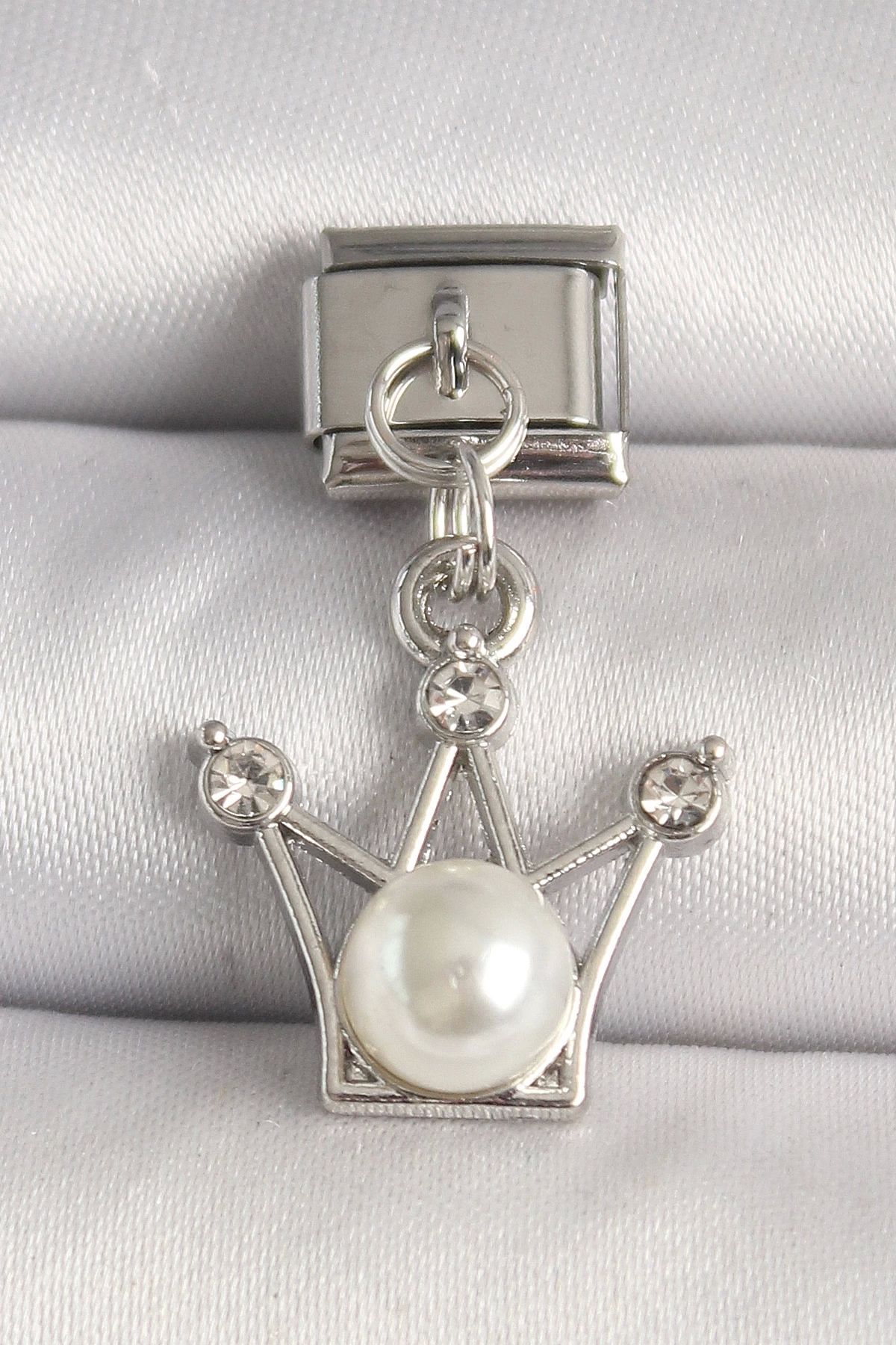 luz&pos 316L Çelik Gümüş Renk Zirkon Taşlı Taç Model İnci Detay Nomination Charm