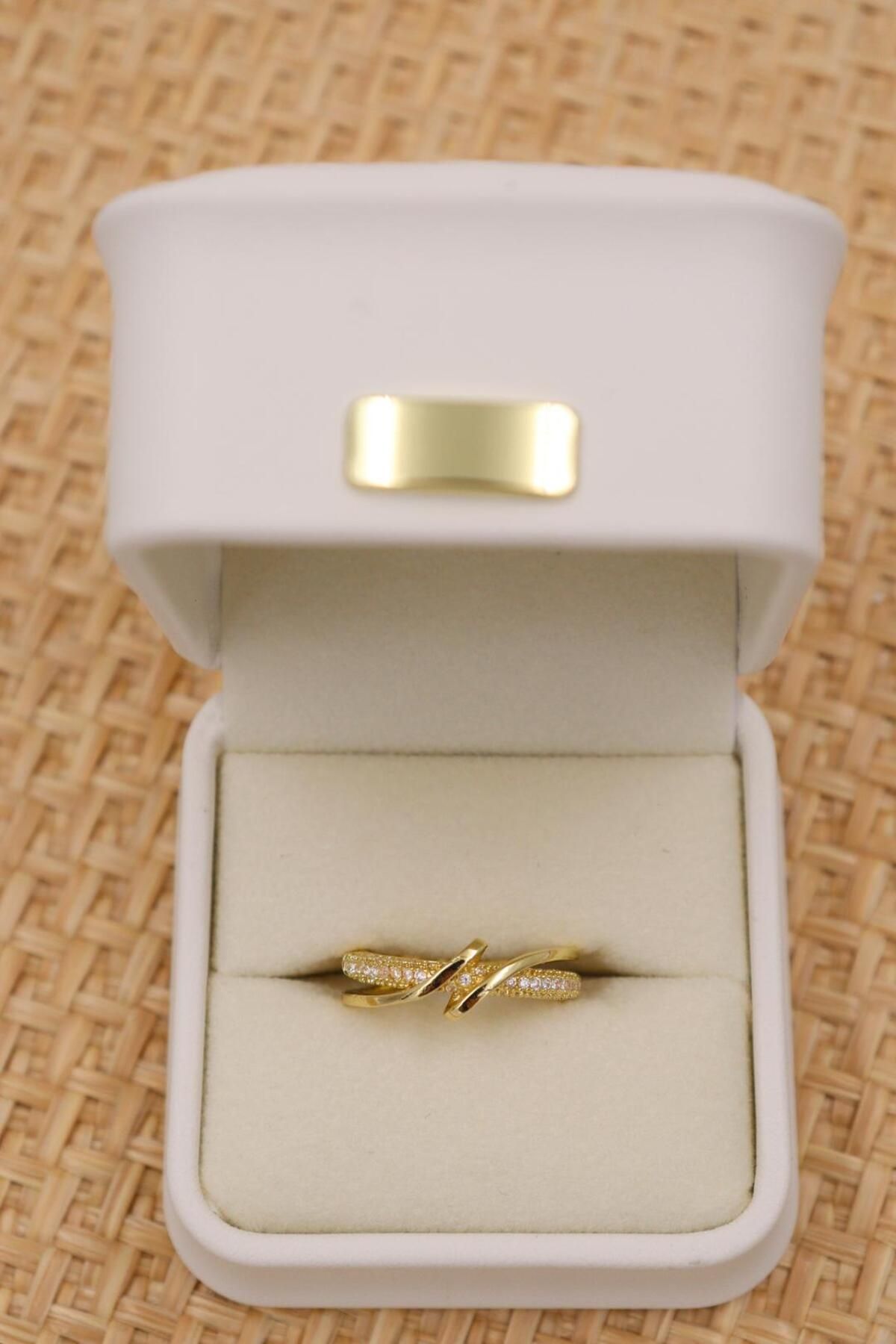 mercanjewelry Özel Seri Zirkon Taşlı Sarmal Gold Yüzük