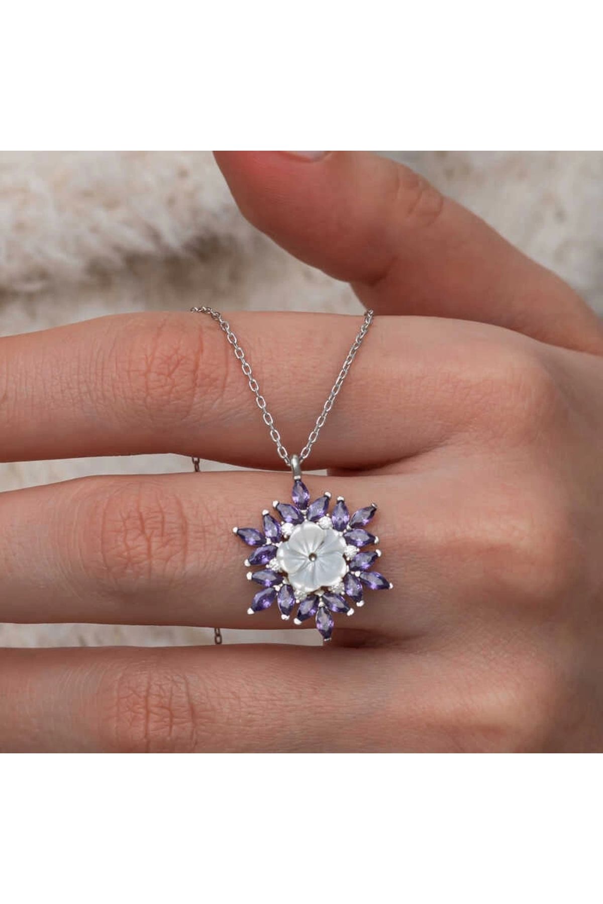 luz&pos Gümüş Mor Lotus Desenli Çiçek Kadın Kolye