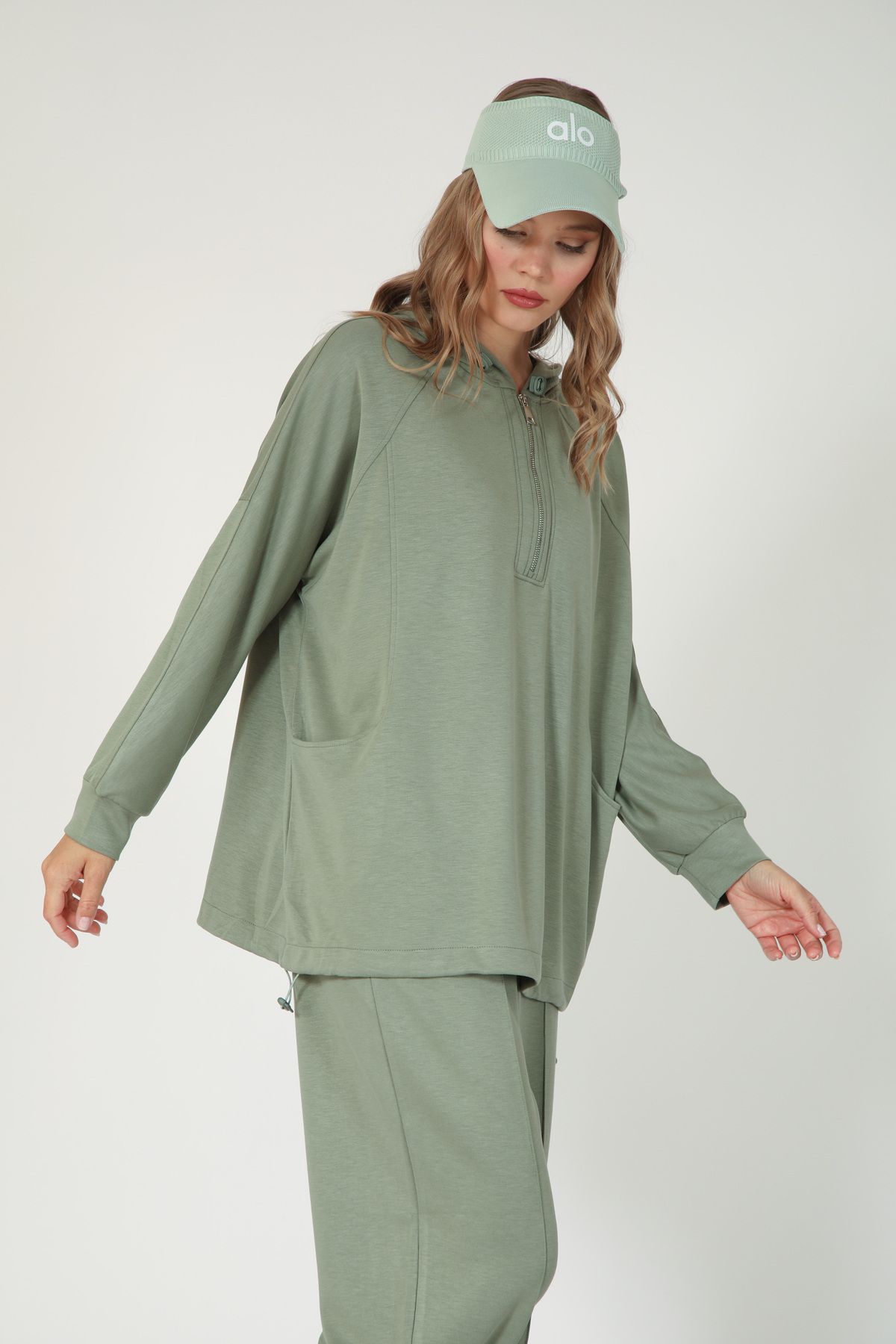 Suede Style 5625 - Şık Rahat Kapüşonlu Fermuarlı Pantolonlu Kadın Takım