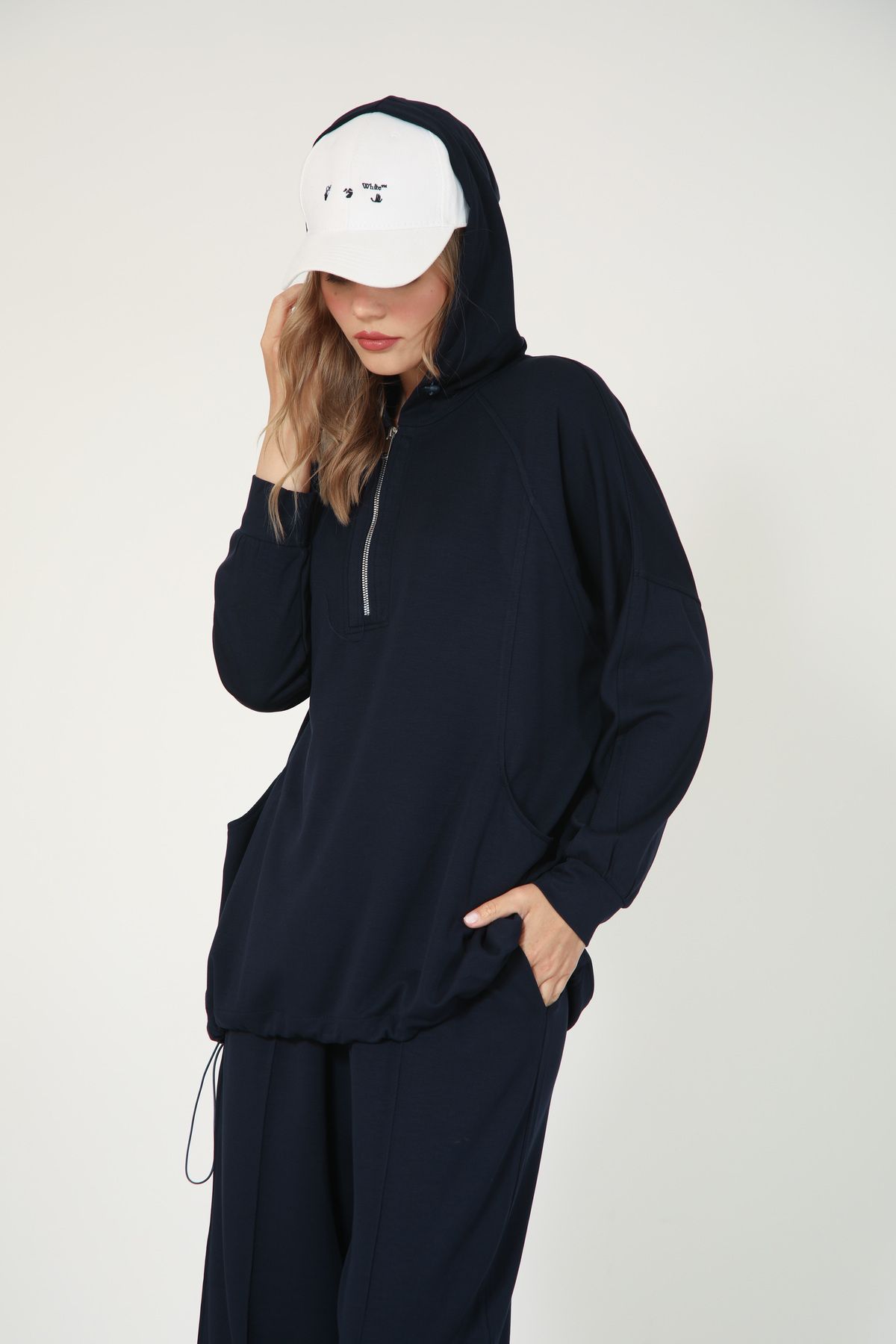 Suede Style 5625 - Şık Rahat Kapüşonlu Fermuarlı Pantolonlu Kadın Takım