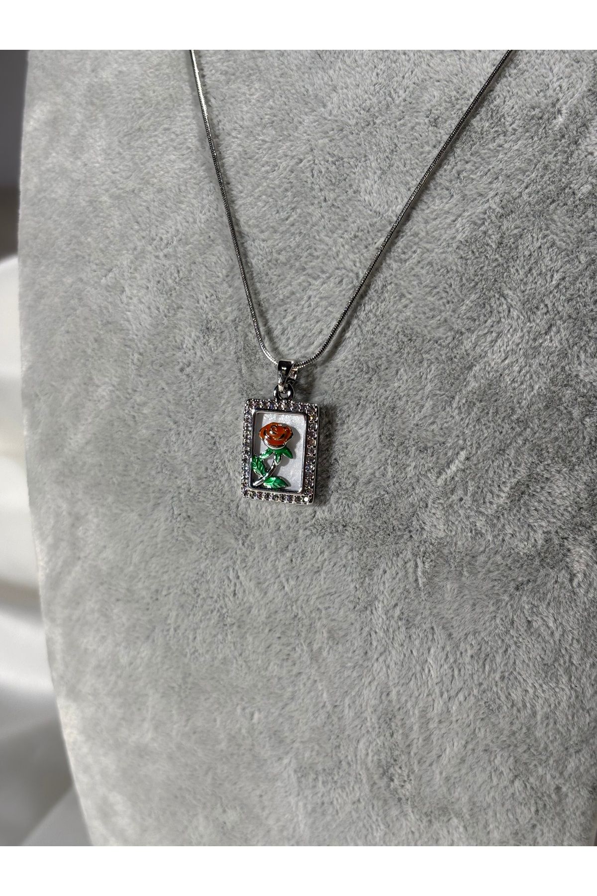 Uzak Işıklar Vintage çiçek silver çelik kolye