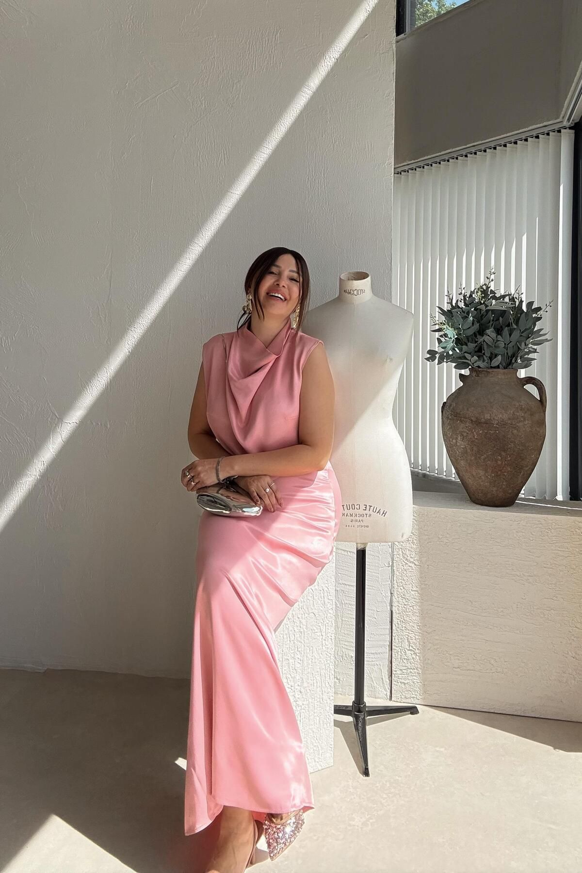 ELVAN TOLON-Pink Satin Blouse Skirt Set 3