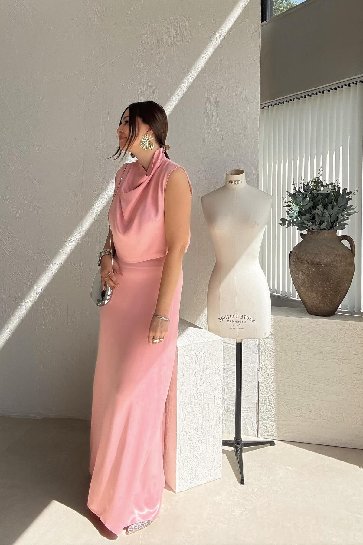 ELVAN TOLON-Pink Satin Blouse Skirt Set 4