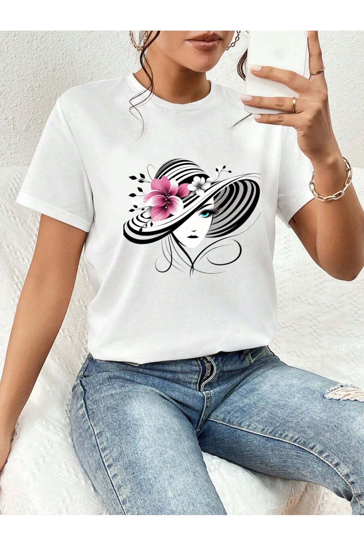 ELNOYA Pamuklu Beyaz Oversize Tişört Çiçekli Şapka Elegansı Baskılı Rahat Günlük T-shirt