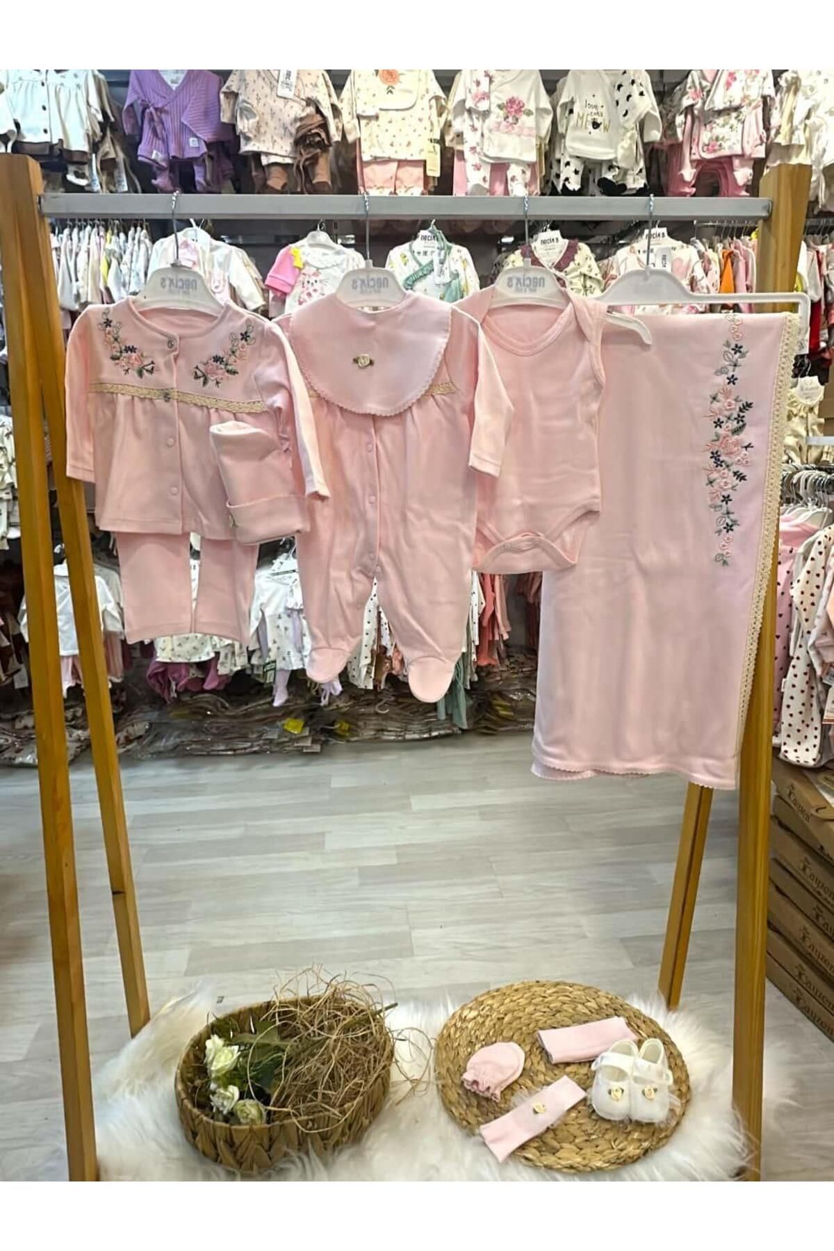 Papyon Baby Kids Çiçek Nakışlı Dantelli Yenidoğan Kız Bebek 10lu Hastane Çıkış Seti (Video Açıklamada)