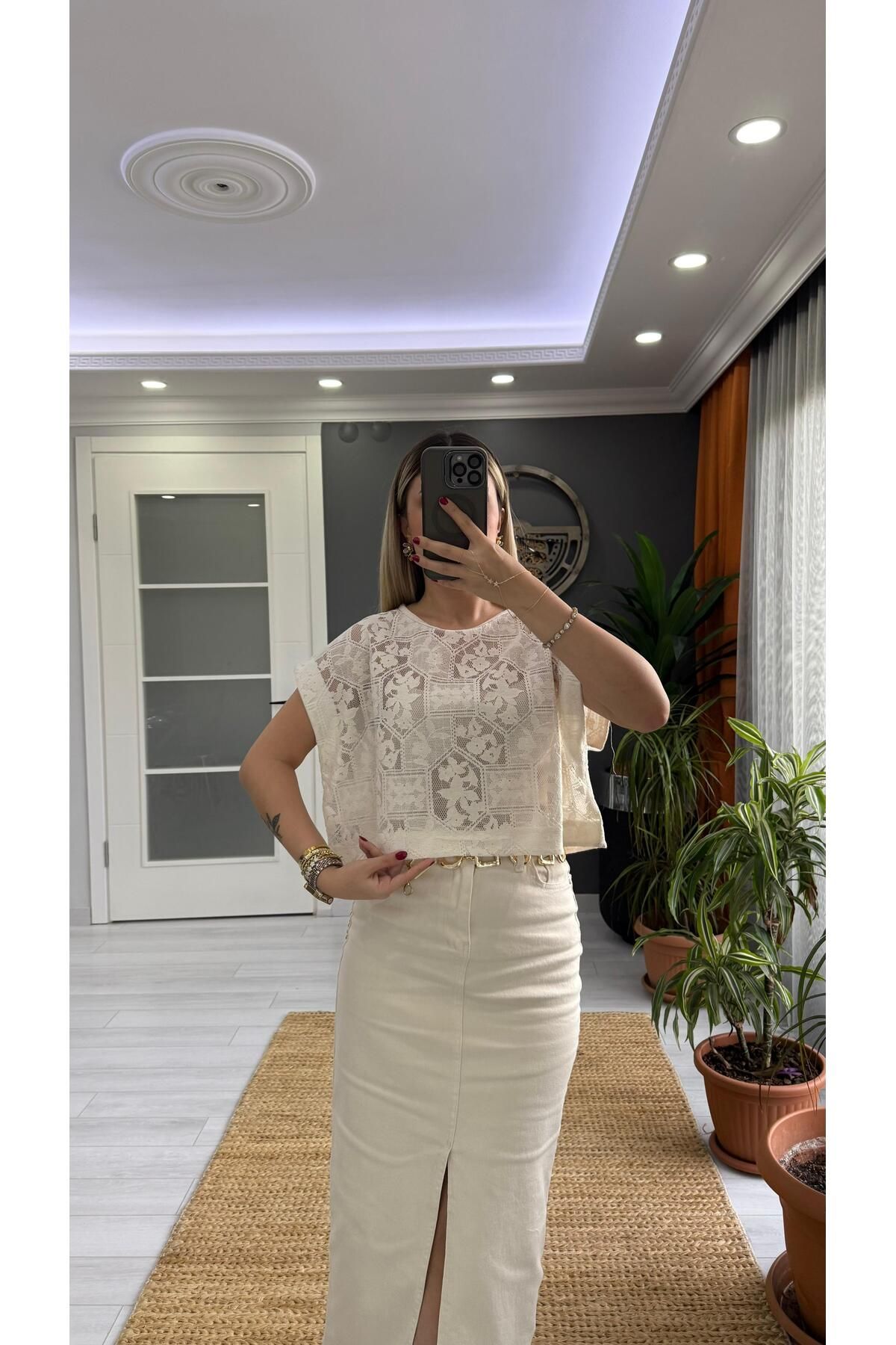 SEVİNÇ GÜNGÖR Dantel kısa bluz krem