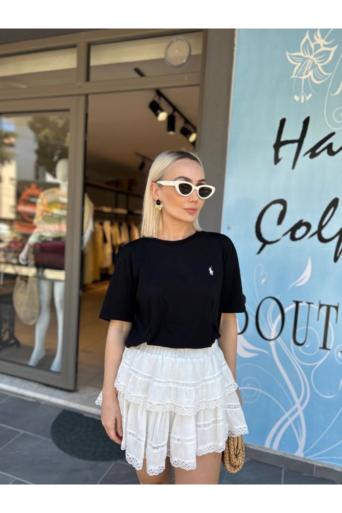 HANDE ÇOLPAN Beyaz Keten Fırfırlı Dantel Detaylı Şort Etek