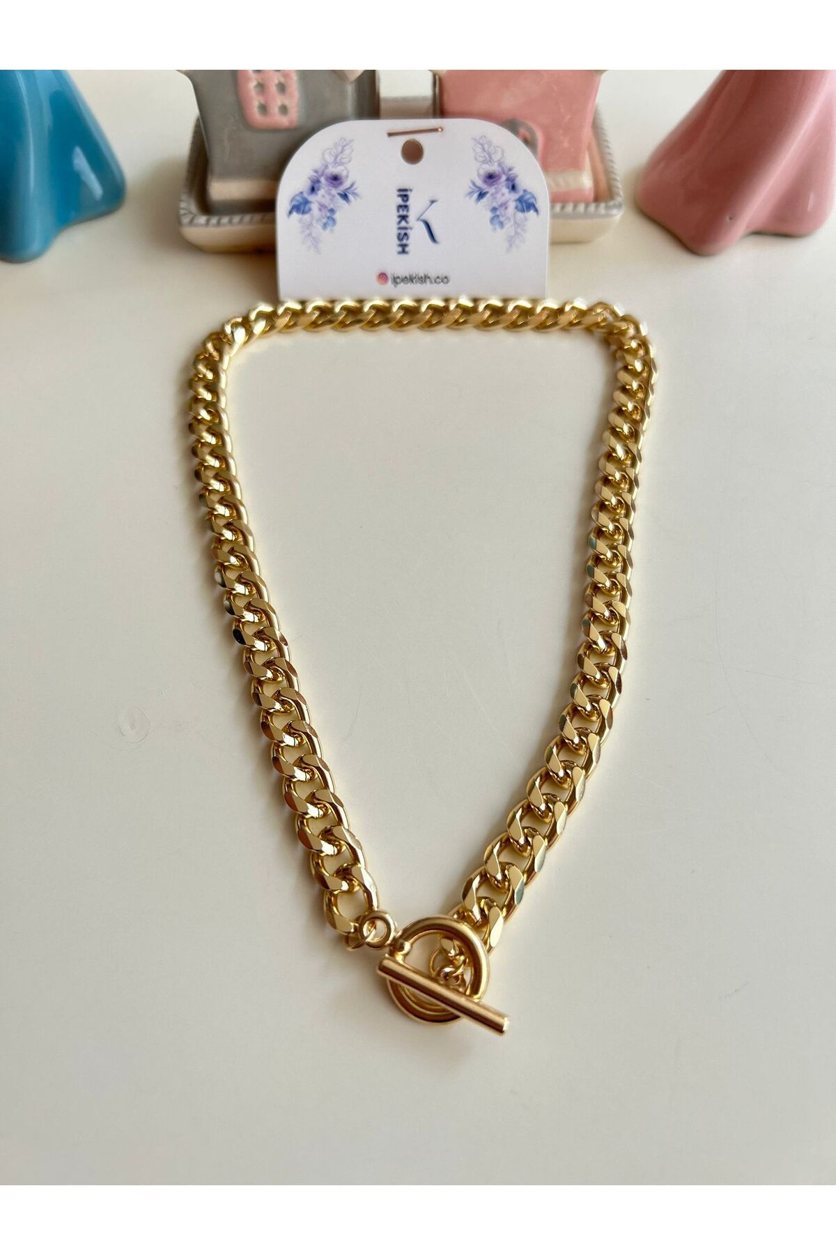 Cheecky Chic İpekish | Gold T-Bar Zincir Kolye - Kapaması Önde Şık ve Modern Tasarım