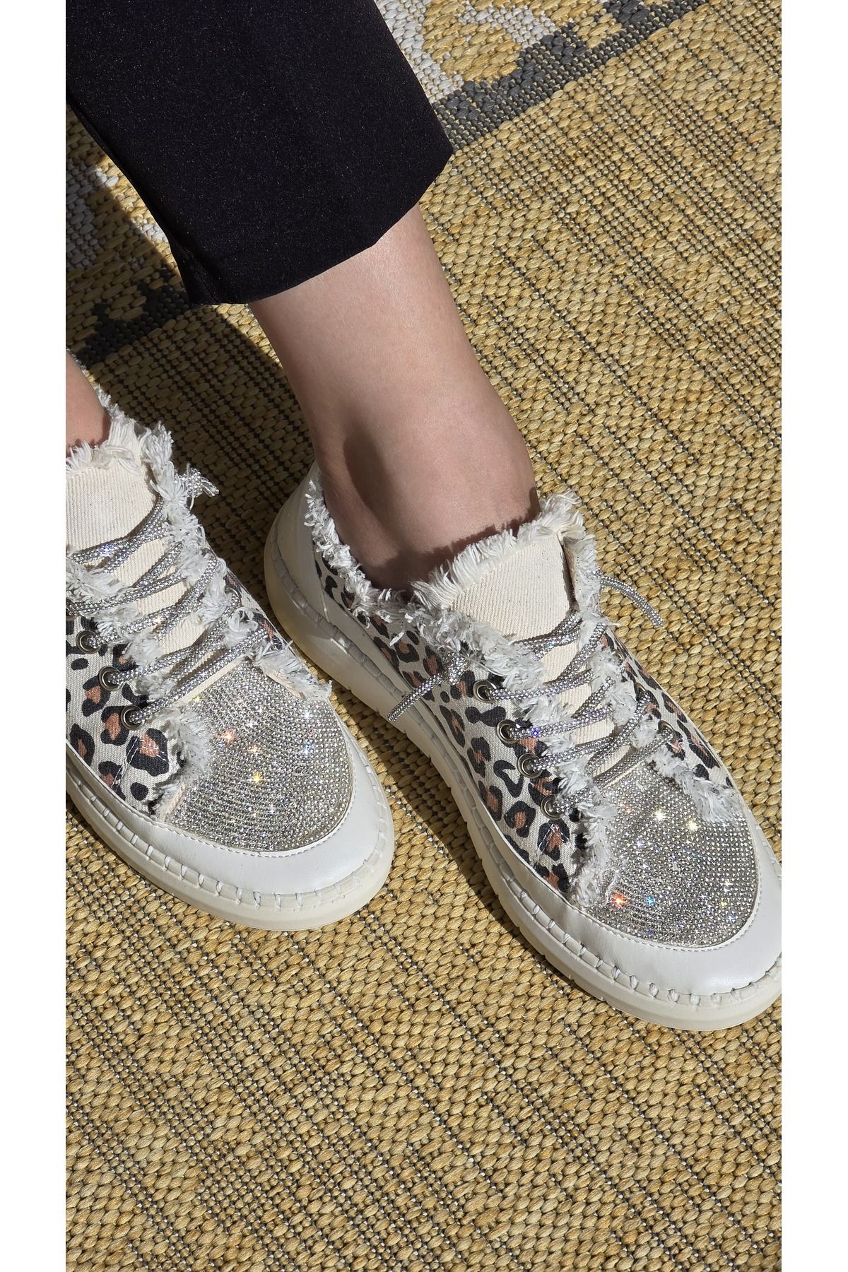 Melinta Shoes Melinta Taşlı Düz Taban Kadın Kot Sneakers