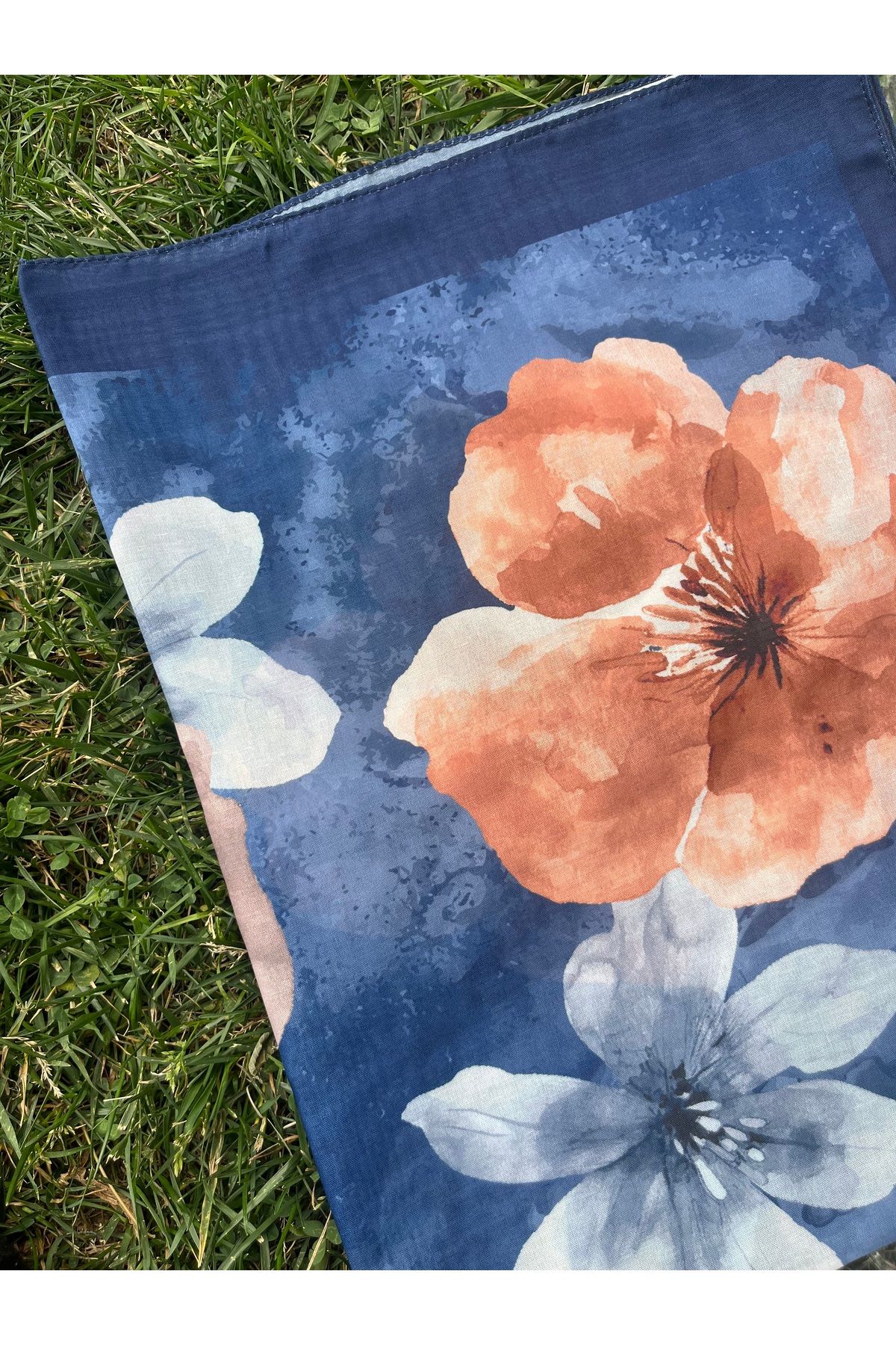 BOUTİCON Kokulu Çiçek Desenli Lacivert Soft Pamuklu Şal 75x180