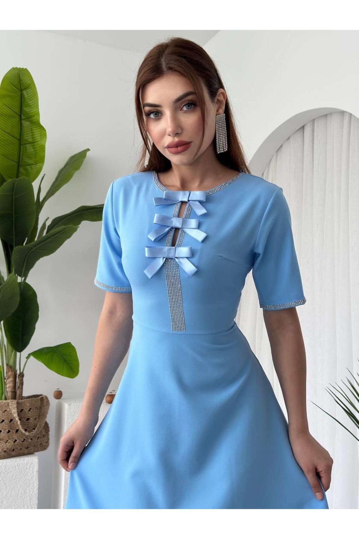 conconmoda Vere Taşlı Fiyonk Detaylı Elbise