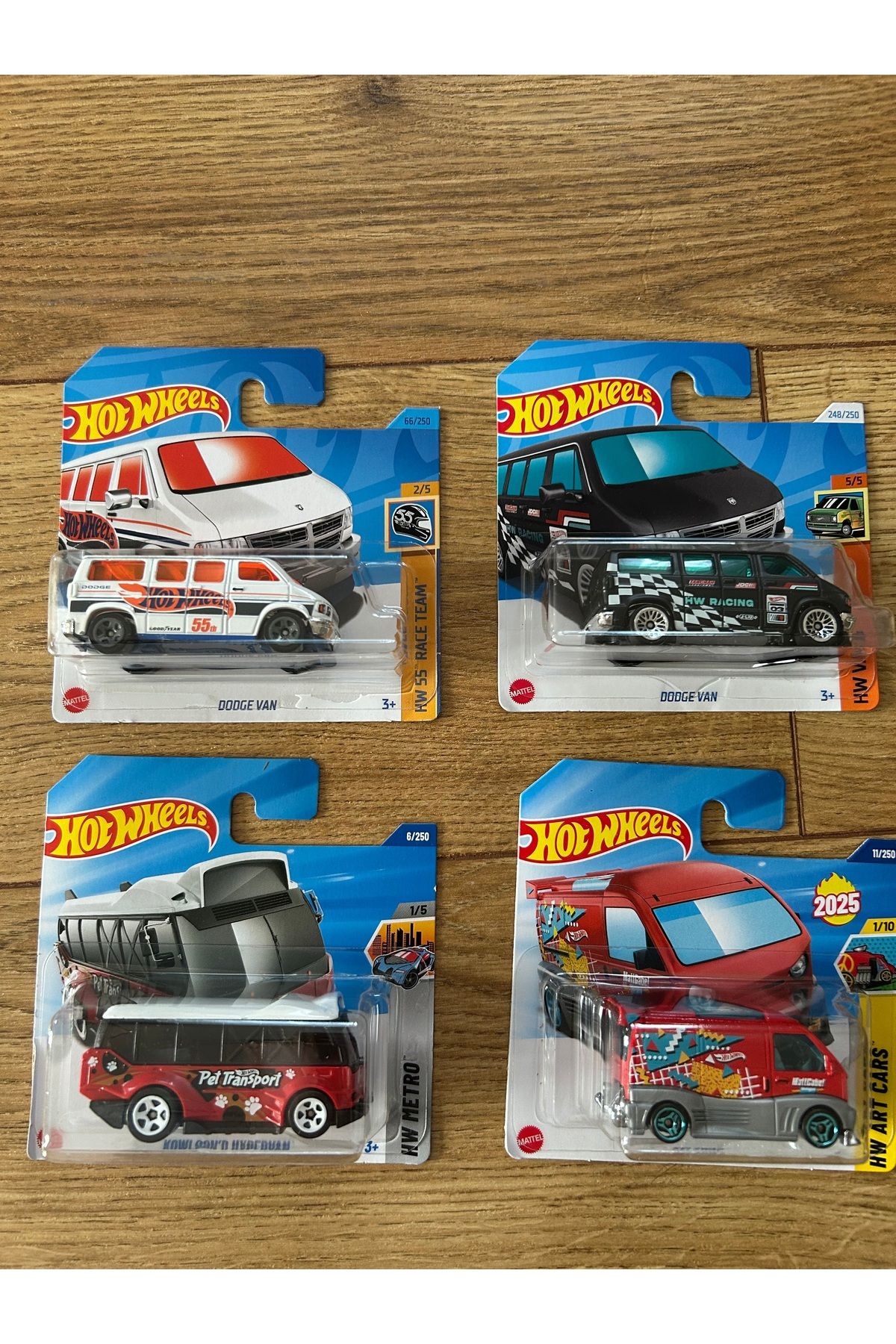 Hotwhells Hotwheels 4 adet minibüs modeli