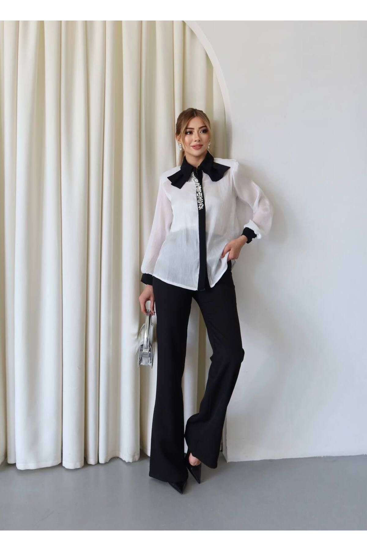 Castivo Fashion 3’lü Kristal Taş Detaylı Fiyonk Yaka Saten Takım