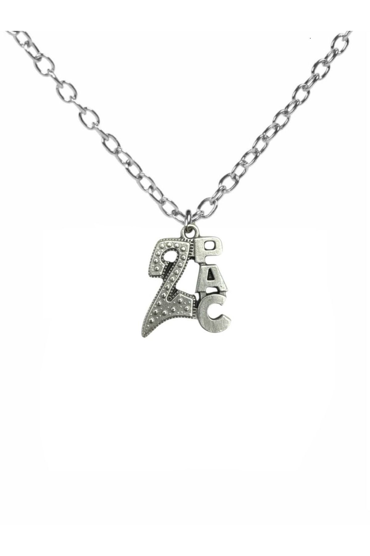 Herşey Nota 2Pac Logolu Metal Kolye – 60 cm Zincir | Gümüş Renk Unisex Hip-Hop & Rap Aksesuarı