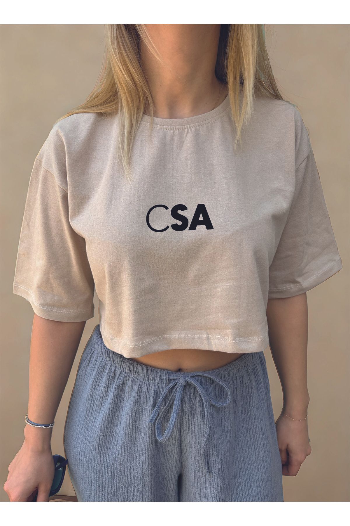 ClubSpaceAstro Kadın Oversize Crop Tişört – CSA Logolu Baskı |Terletmeyen Kumaş | Minimal ve Şık Görünüm