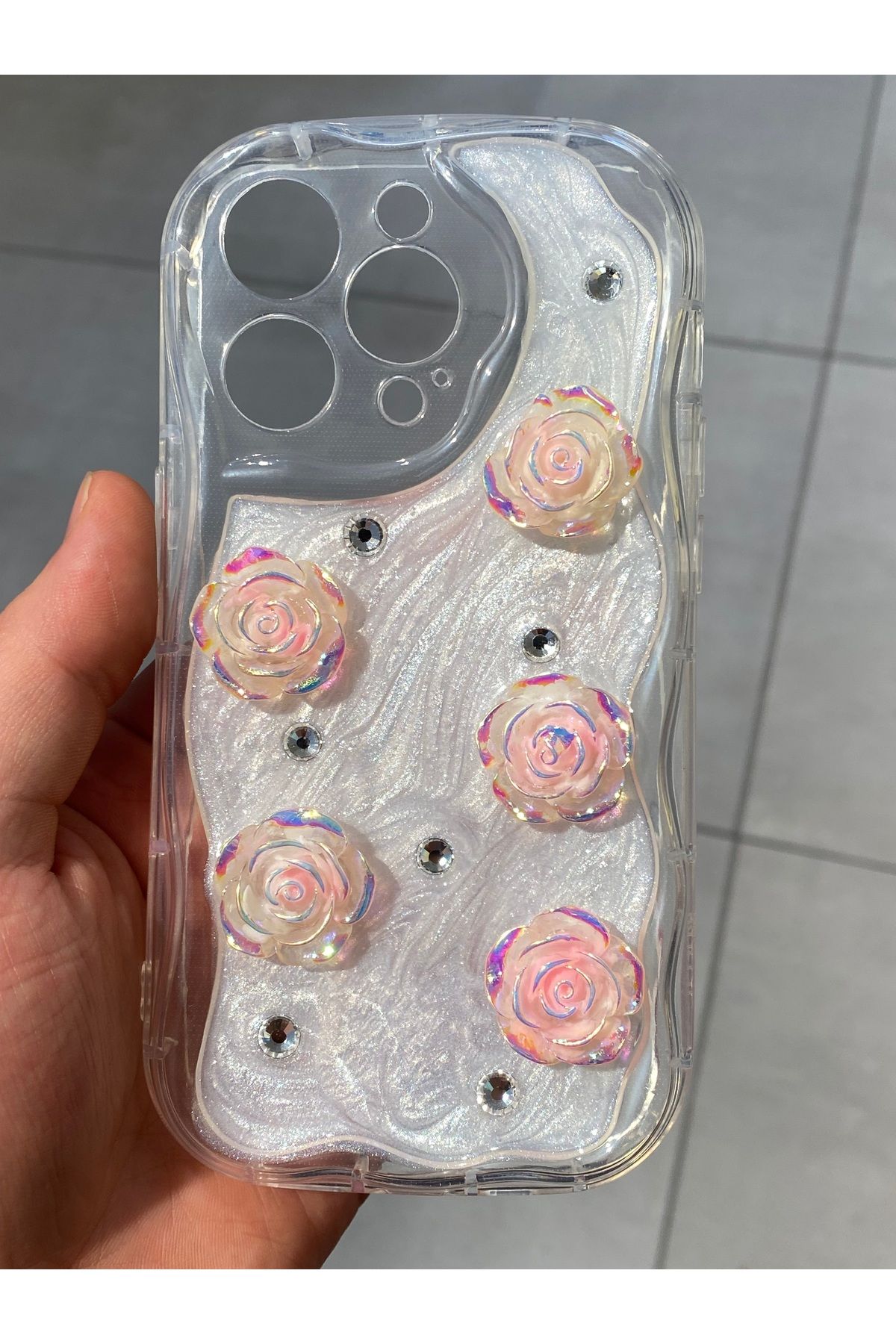 Mee.co İphone 14 Pro Uyumlu 3D Kabartmalı Çiçek Desenli Silikon Kılıf