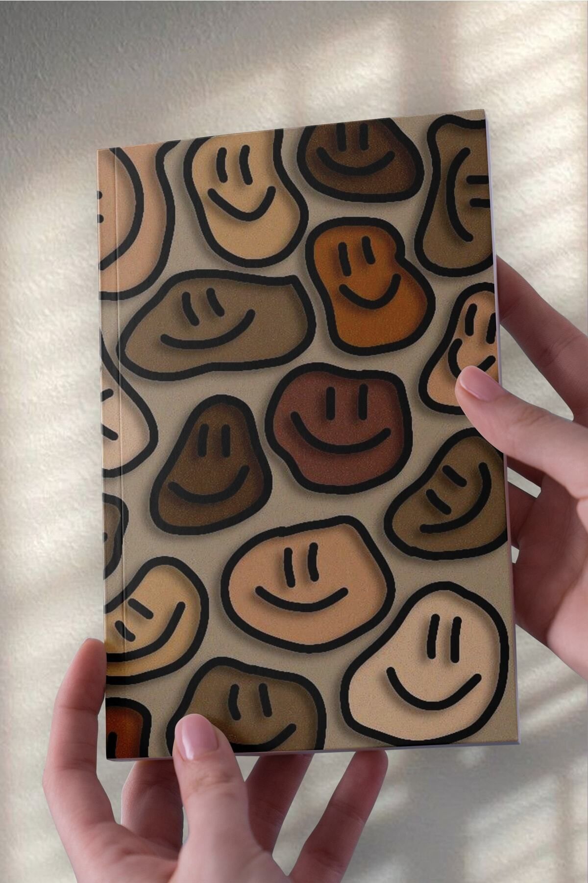 Ludios Kahverengi Gülen Suratlar A5 Çizgisiz Defter (50 Sayfa)