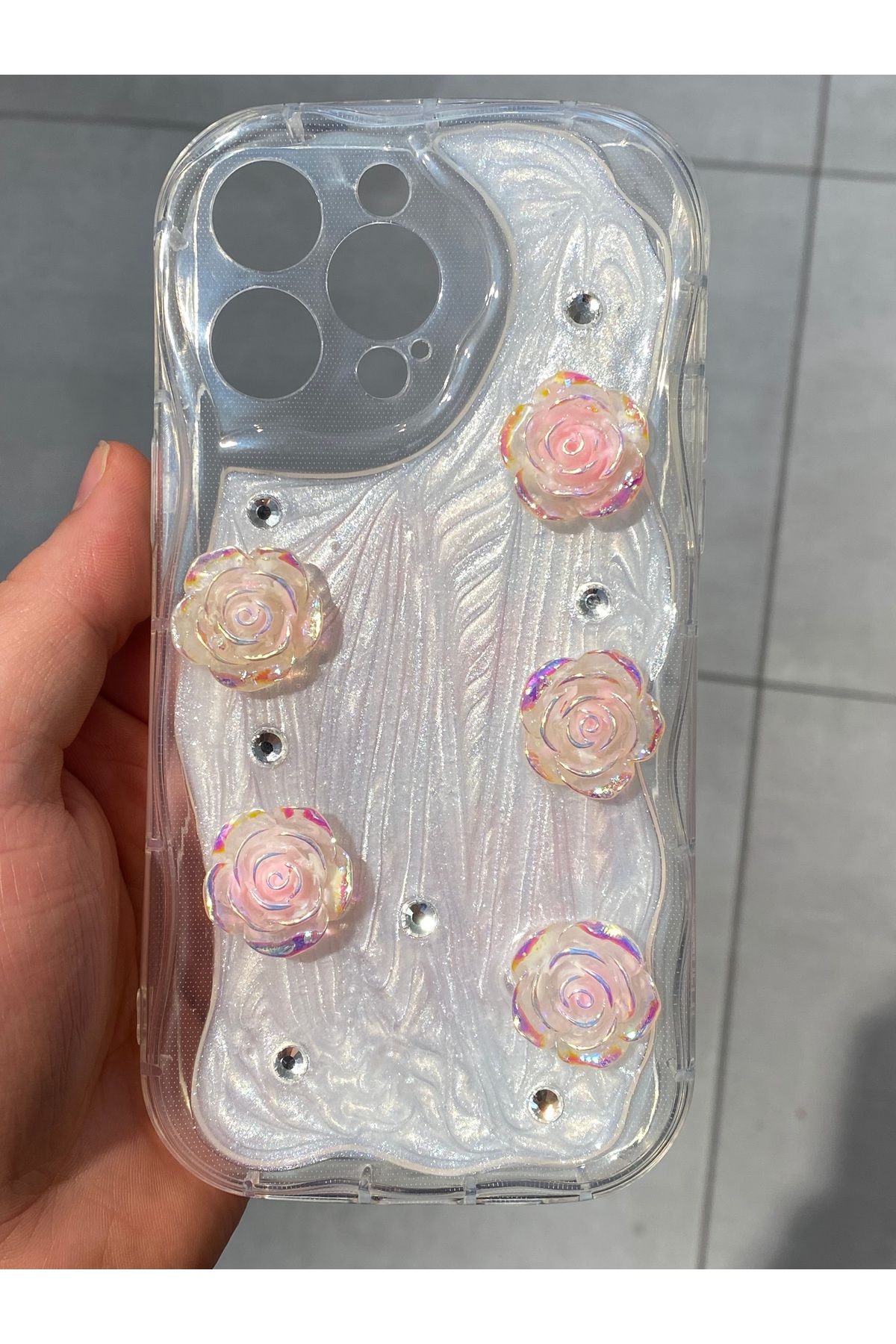 Mee.co İphone 14 Pro Max Uyumlu 3D Kabartmalı Çiçek Desenli Silikon Kılıf