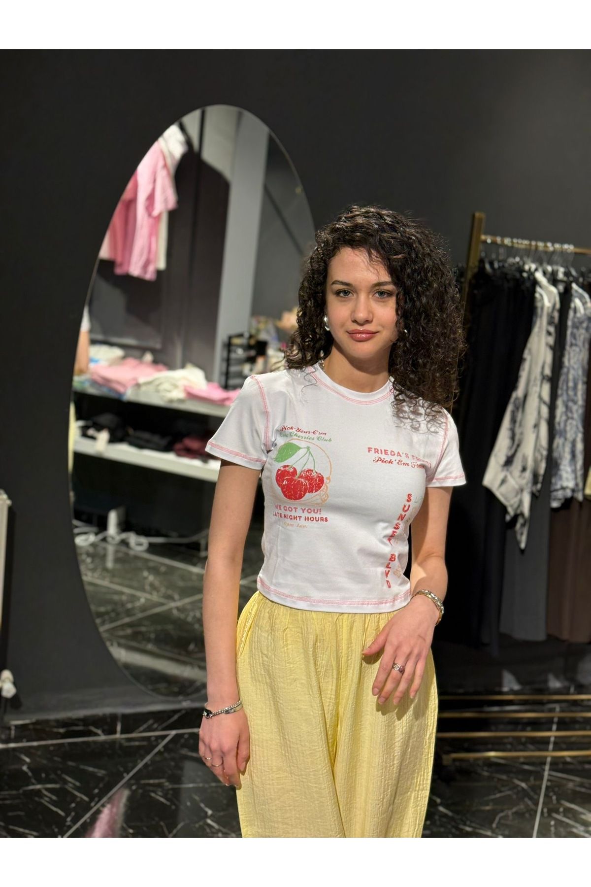 NOBLE Kiraz Desenli Crop T-shirt