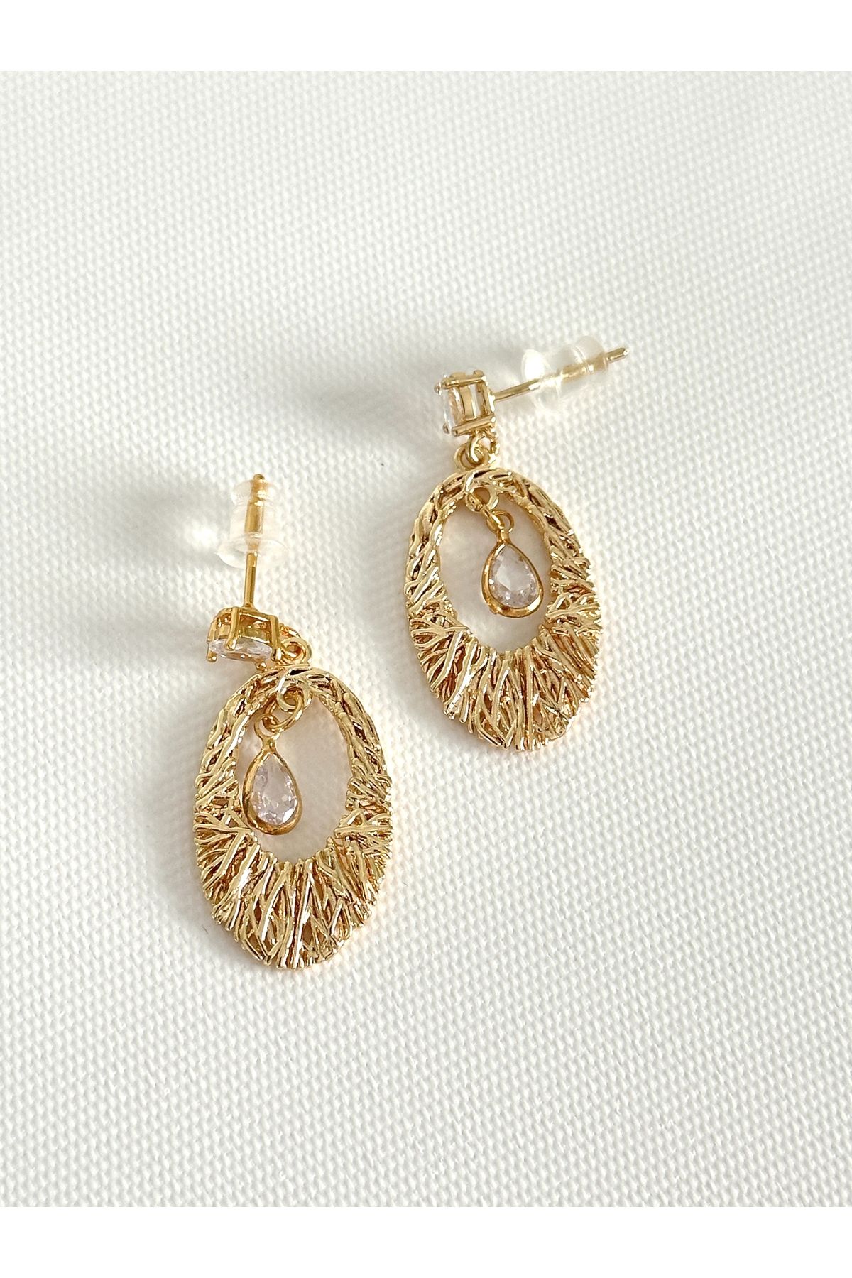FASHION Damla Taş Detaylı Dokulu Gold Oval Küpe