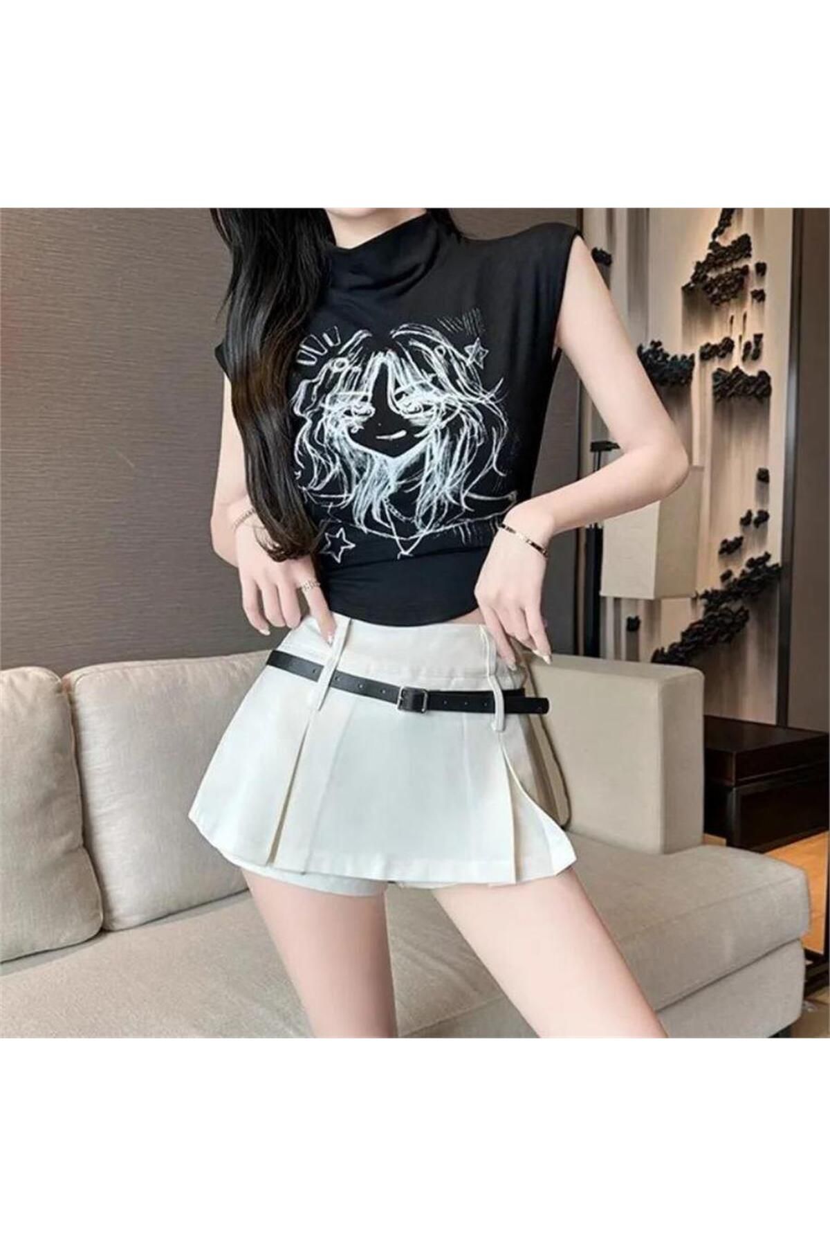 Peripeti Siyah Anime Girl Kolsuz Crop Tişört
