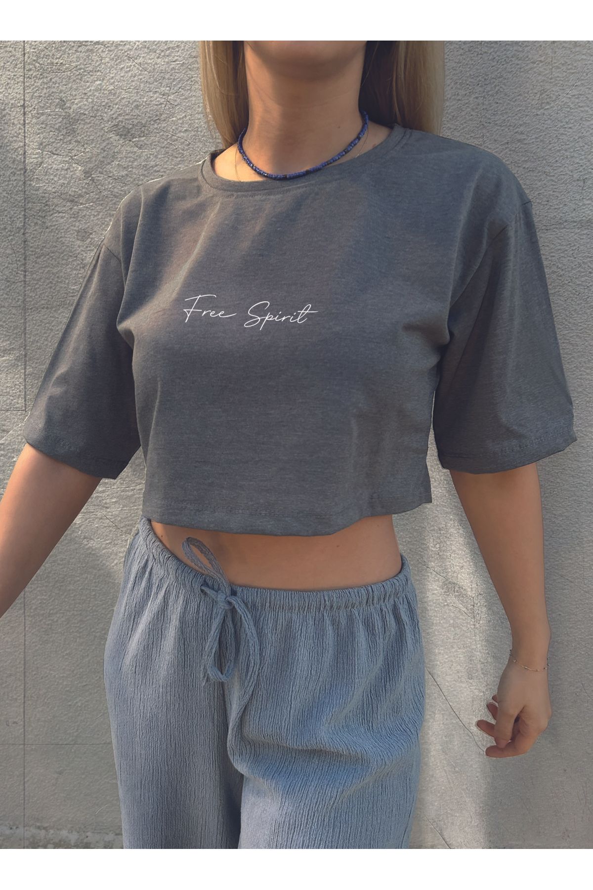 ClubSpaceAstro Kadın Oversize Crop Tişört – FREE SPIRIT Baskılı |Terletmeyen Kumaş | Özgür Ruhlu ve Cesur Stil