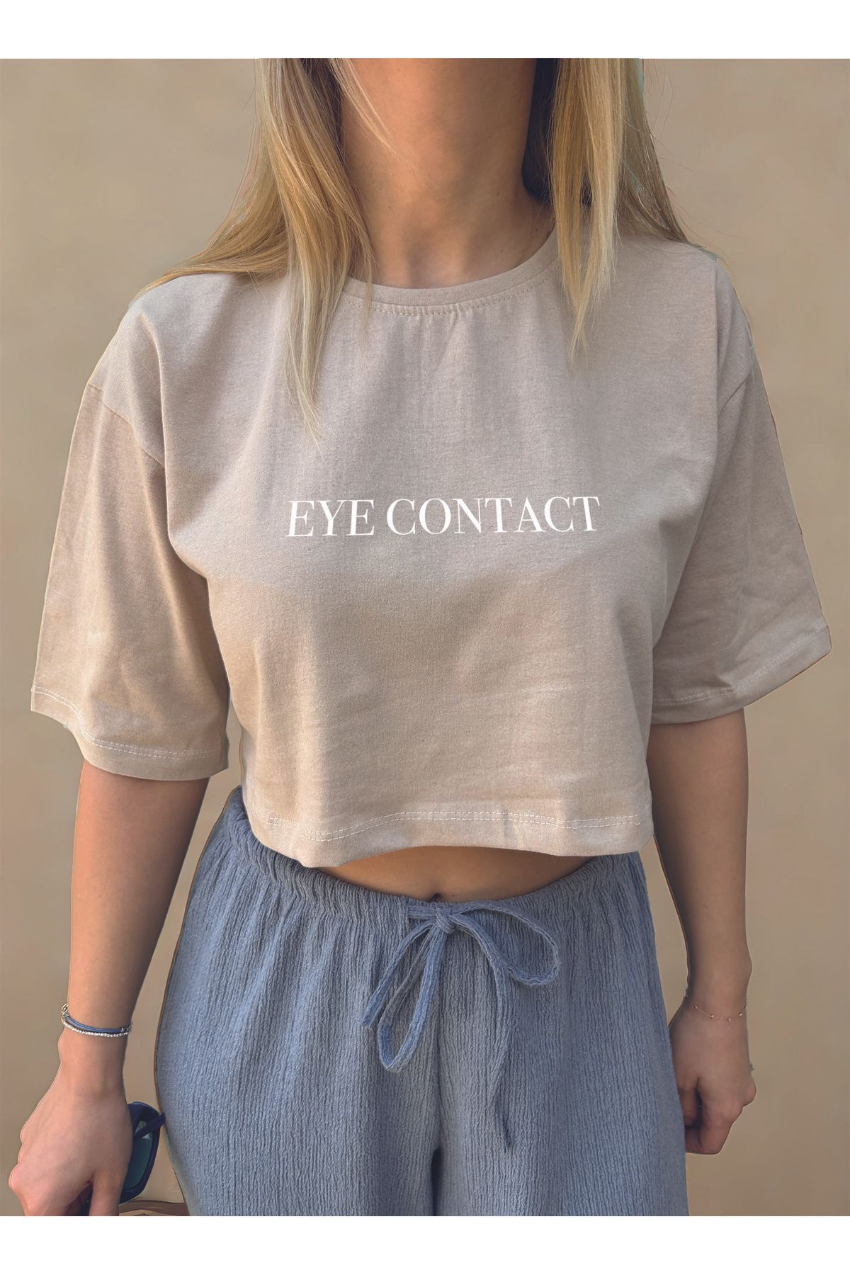 ClubSpaceAstro Kadın Oversize Crop Tişört – EYE CONTACT Baskılı |Terletmeyen Kumaş | Cesur ve Etkileyici Stil
