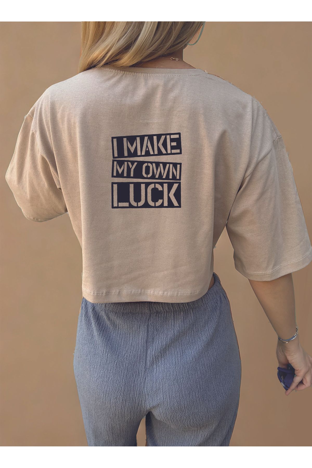 ClubSpaceAstro Kadın Oversize Crop Tişört – I MAKE MY OWN LUCK Sırt Baskılı| Gücünü Kendinden Alan Stil
