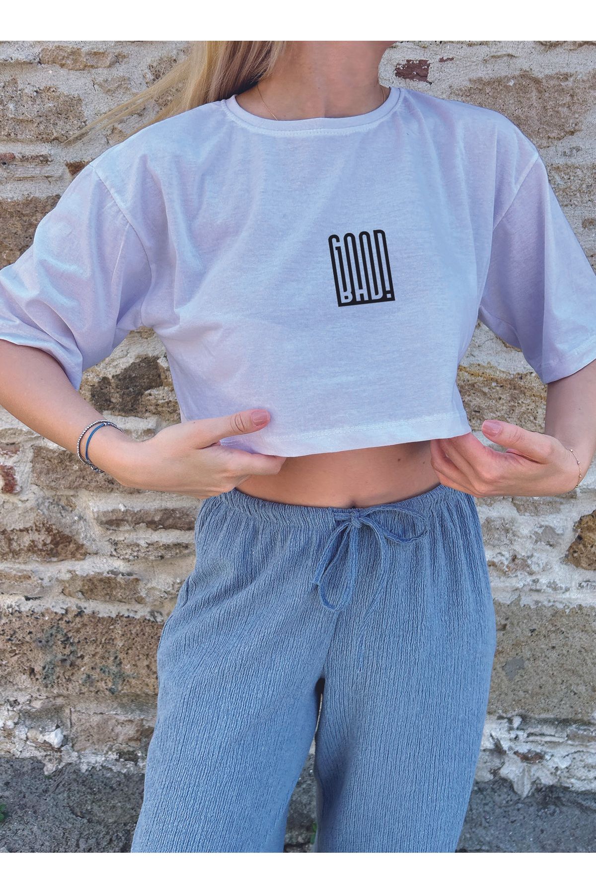 ClubSpaceAstro Kadın Oversize Crop Tişört – GOOD BAD Baskılı | Terletmeyen Kumaş | İkiliklerin Gücünü Taşıyan Stil