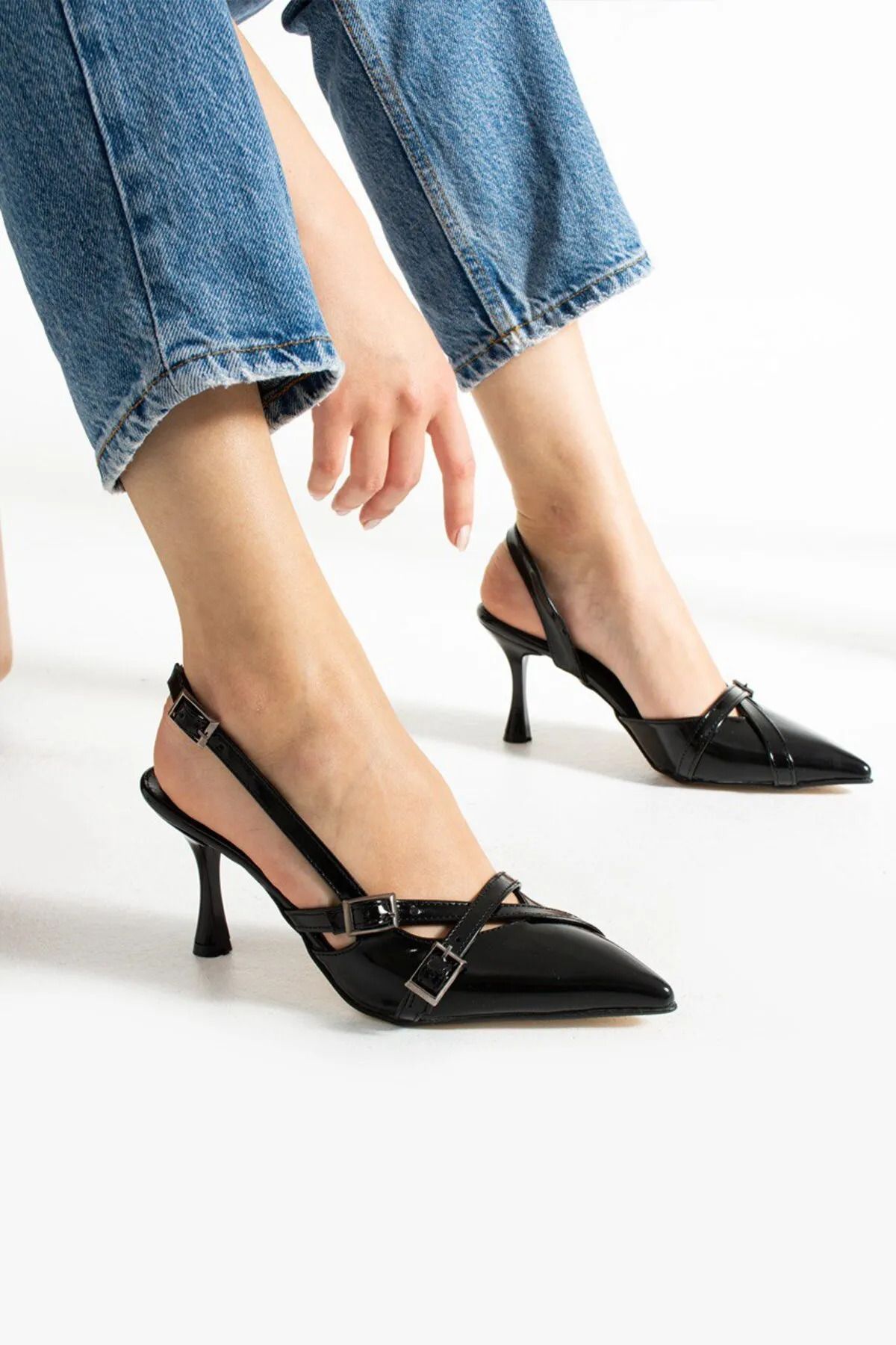 new feet Çift Bantlı Toka Detaylı Bordo Rugan Kadın Topuklu Ayakkabı