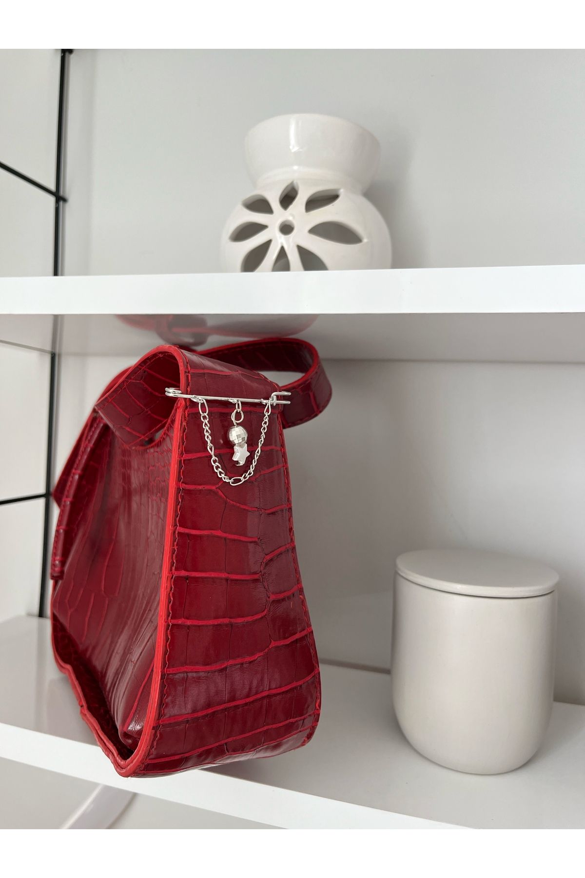 Poshy Atelier İskeç Yaka Broşu Zincir Çengelli İğne Ayakkabı Çanta Cüzdan Charmı Aksesuarı Süsü
