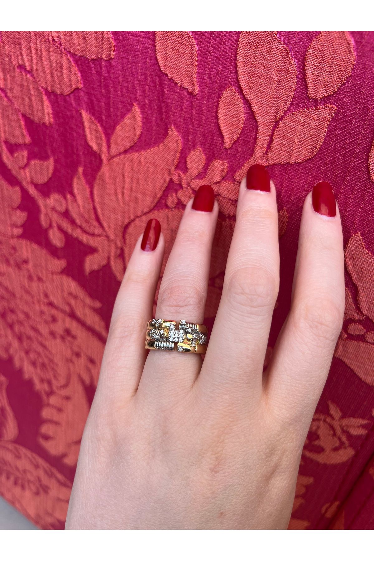 Asteria Jewelry Çoklu Bant Detaylı Taşlı Yüzük – Altın Renk Modern Model