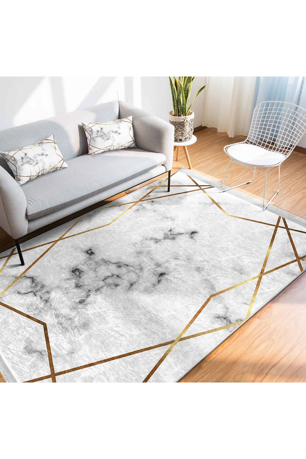 Realhomes Şık Altın Geometrik Desenli Modern Salon Halısı – Kaymaz Tabanlı Yıkanabilir Dikdörtgen Halı