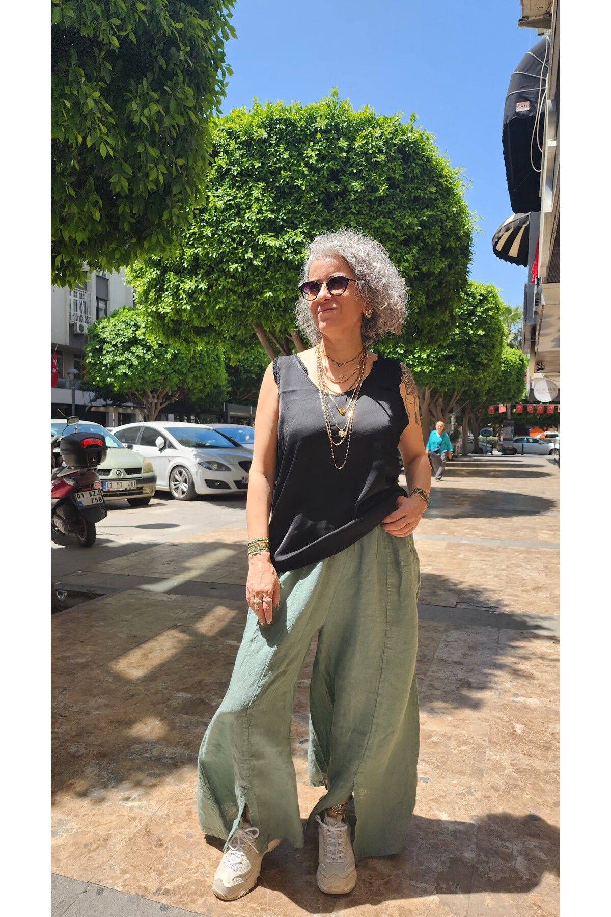 İzmirli Boutique Yırtmaçlı Bol Keten Pantolon