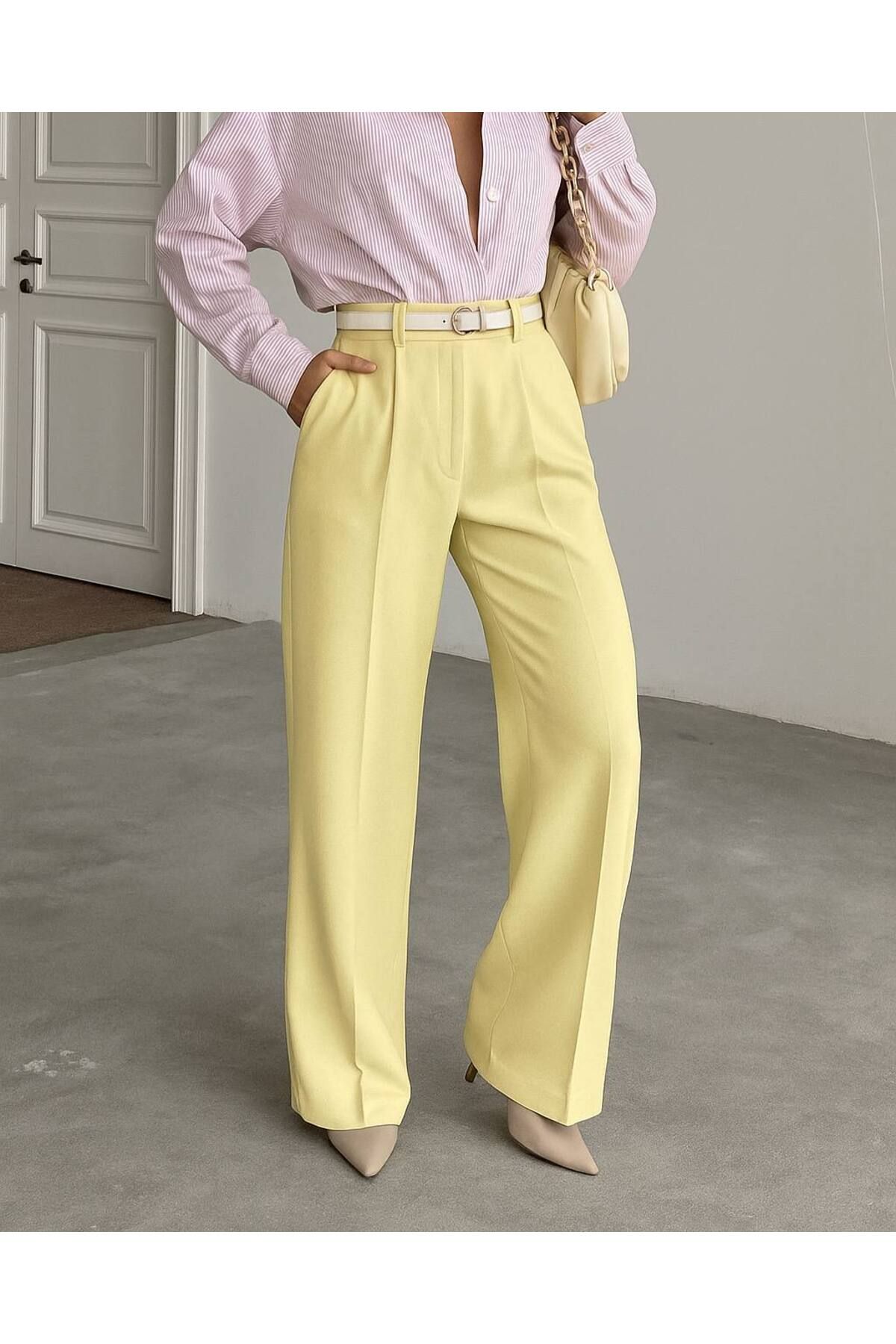 DAFFODİL Yüksek Bel Düz Kesim Pantolon – Minimal Şıklık