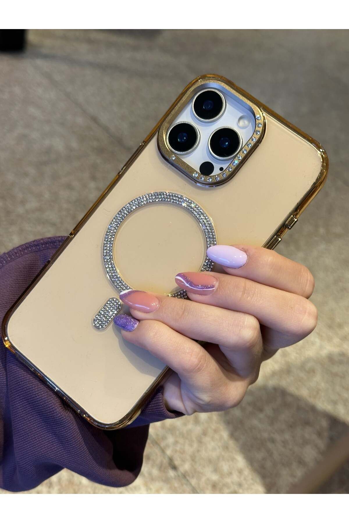 Paladyum Case iPhone 15 Pro Uyumlu Sararmaz Sert Mika MagSafe Pırlanta Taşlı Şeffaf Gold Kılıf