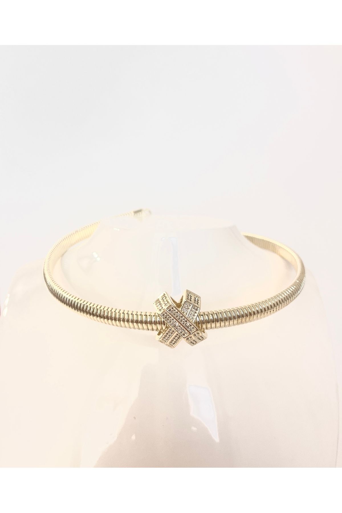 NISHPOINT ALTIN RENGİ CHARMLI LÜKS CHOCKER KOLYE