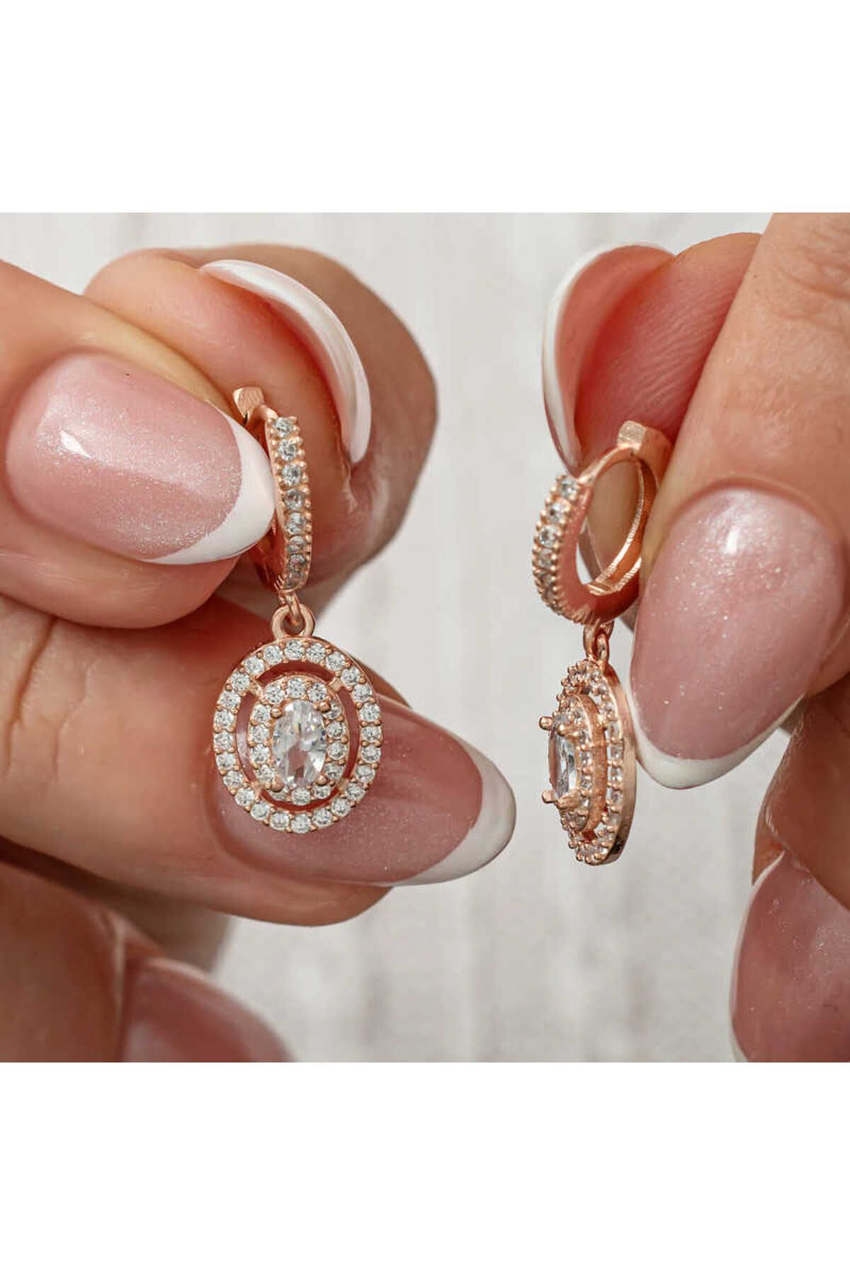 Huramarketing Gümüş Rose Oval Taşlı Sallantılı Küpe