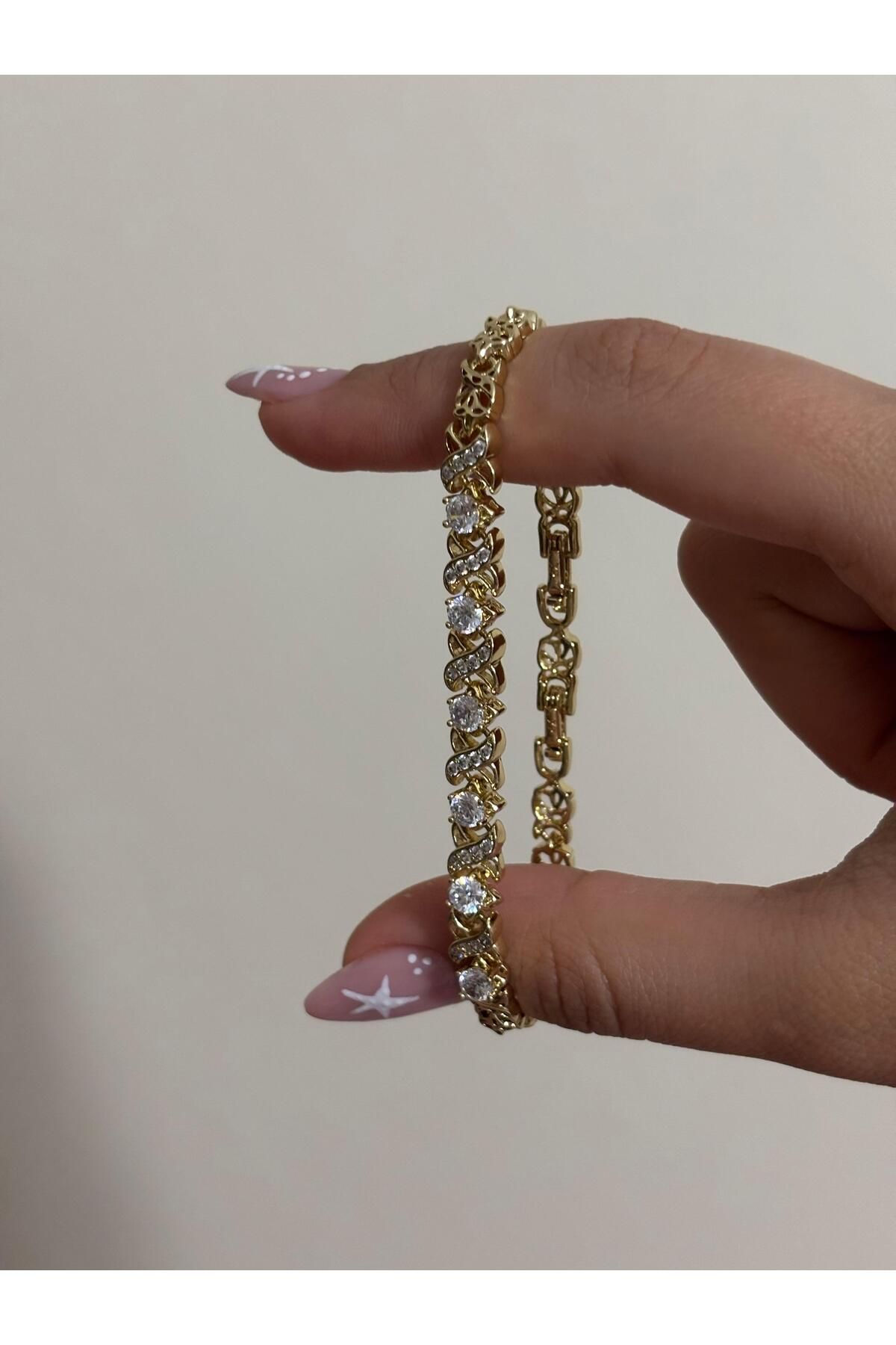 Akiha Aksesuar TFFNY MUADİL ÇAPRAZ İŞLEMELİ XUPİNG DAMGALI 14K GOLD RENK BİLEKLİK