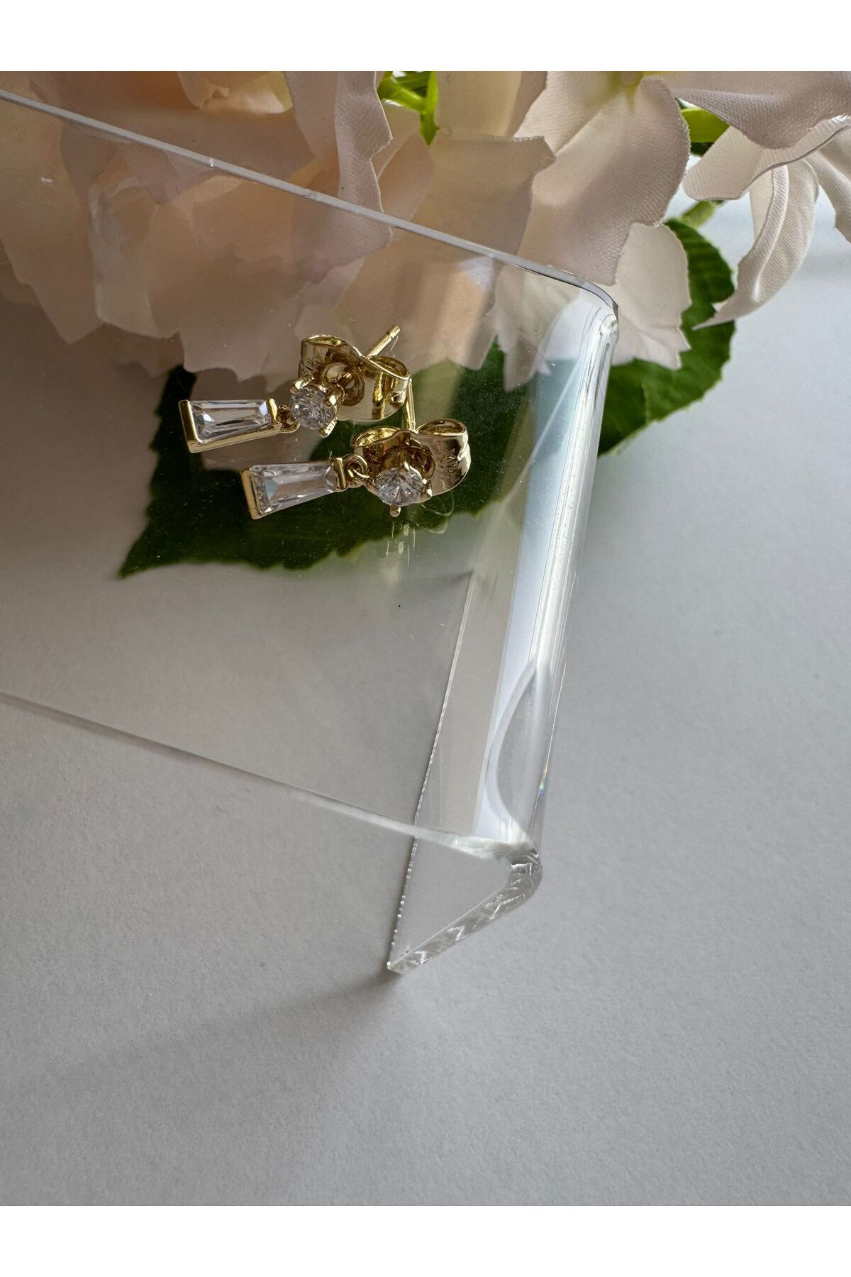 MODA 14K Rengi Vip Seri Çelik Taşlı Küçük Küpe 10mm