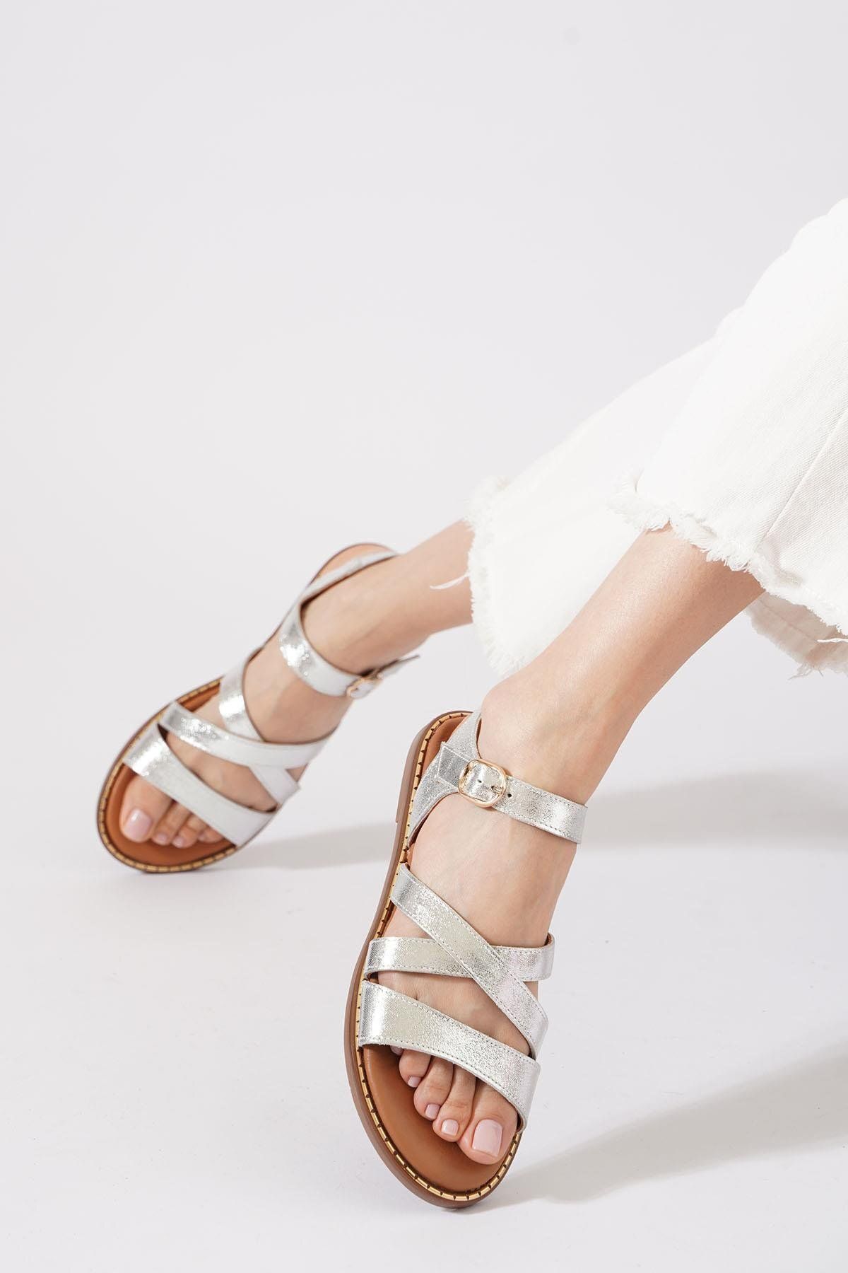 Moda Pie Serna Çapraz Bantlı Kadın Hakiki Deri Sandalet Gümüş