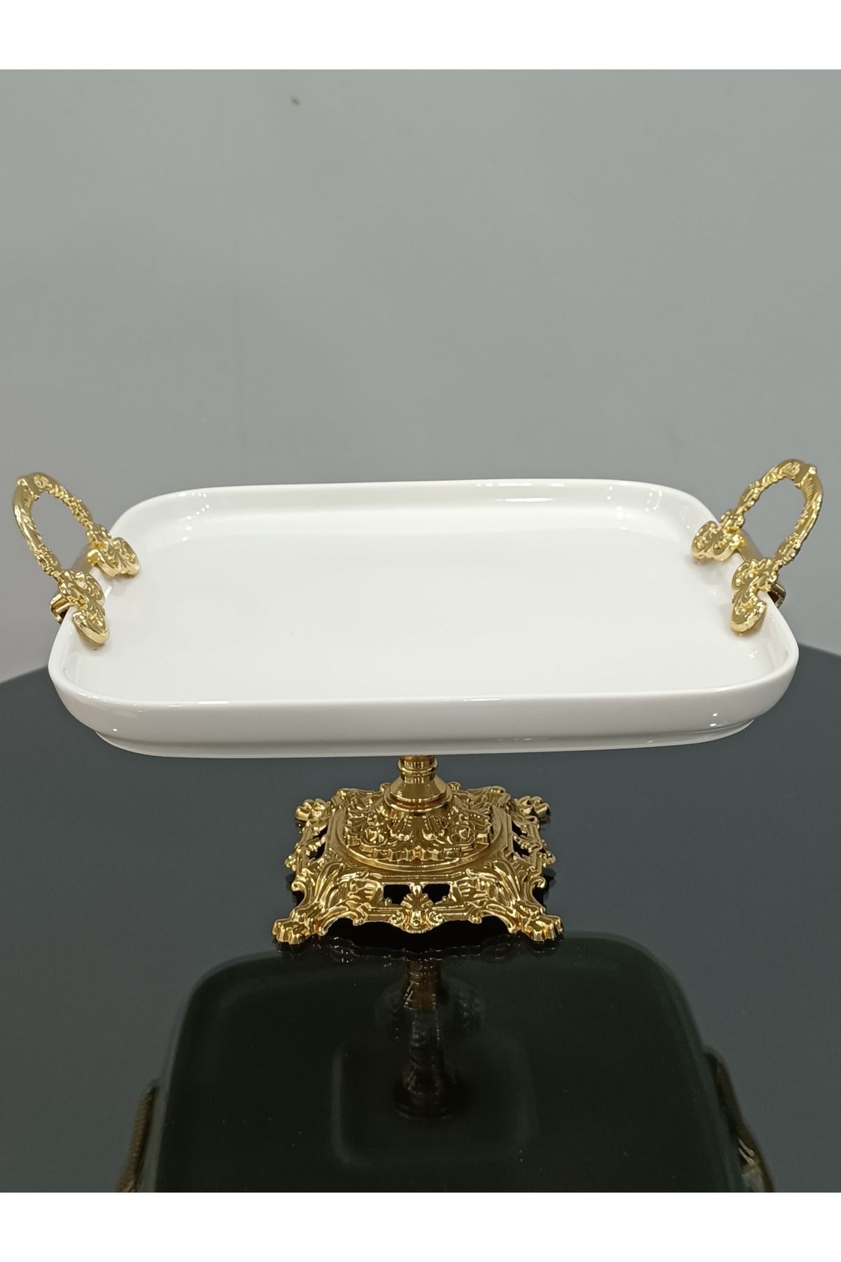 PARILTI HOME COLLECTİON Porselen Sunum Tabağı Gold Kulplu ve Ayaklı